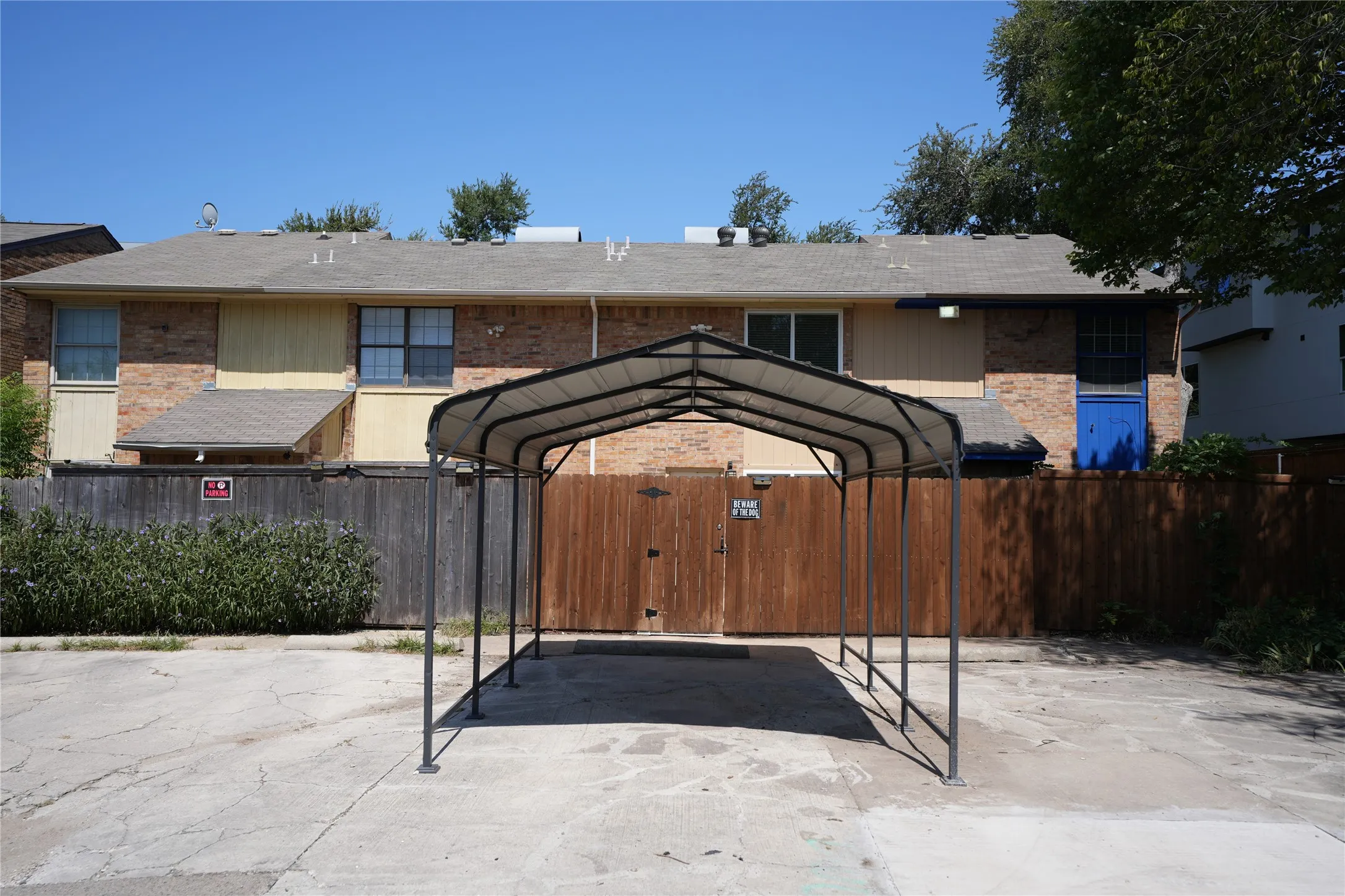 Townhouse For Sale in Dallas County , 2276 Colony Court, Dallas, Texas 75235, 2 Bedroom, 3 Bathroom, Garage spaces, 1,206 Sqft, built in 1984, mls#21359222, Real Estate Agent in Dallas, Homes For Sale in Dallas county, Homes For Sale in Dallas, Realtor in Dallas Texas, Real Estate Brokerage Independent Realty Texas, Luminita Cordes Realtor