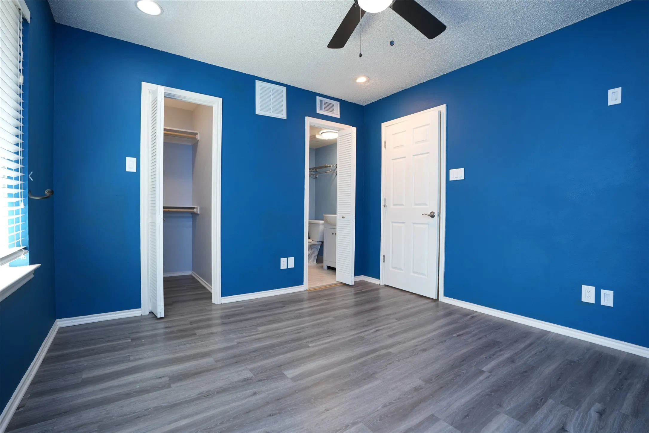 Townhouse For Sale in Dallas County , 2276 Colony Court, Dallas, Texas 75235, 2 Bedroom, 3 Bathroom, Garage spaces, 1,206 Sqft, built in 1984, mls#21359222, Real Estate Agent in Dallas, Homes For Sale in Dallas county, Homes For Sale in Dallas, Realtor in Dallas Texas, Real Estate Brokerage Independent Realty Texas, Luminita Cordes Realtor