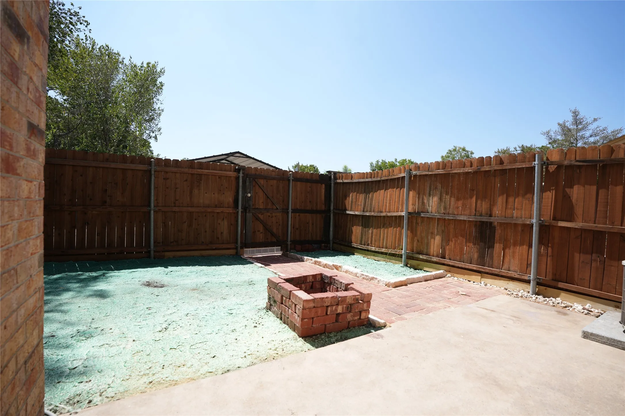Townhouse For Sale in Dallas County , 2276 Colony Court, Dallas, Texas 75235, 2 Bedroom, 3 Bathroom, Garage spaces, 1,206 Sqft, built in 1984, mls#21359222, Real Estate Agent in Dallas, Homes For Sale in Dallas county, Homes For Sale in Dallas, Realtor in Dallas Texas, Real Estate Brokerage Independent Realty Texas, Luminita Cordes Realtor