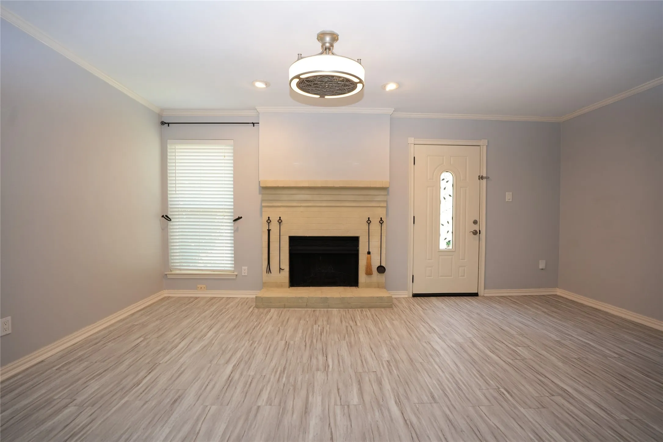 Townhouse For Sale in Dallas County , 2276 Colony Court, Dallas, Texas 75235, 2 Bedroom, 3 Bathroom, Garage spaces, 1,206 Sqft, built in 1984, mls#21359222, Real Estate Agent in Dallas, Homes For Sale in Dallas county, Homes For Sale in Dallas, Realtor in Dallas Texas, Real Estate Brokerage Independent Realty Texas, Luminita Cordes Realtor