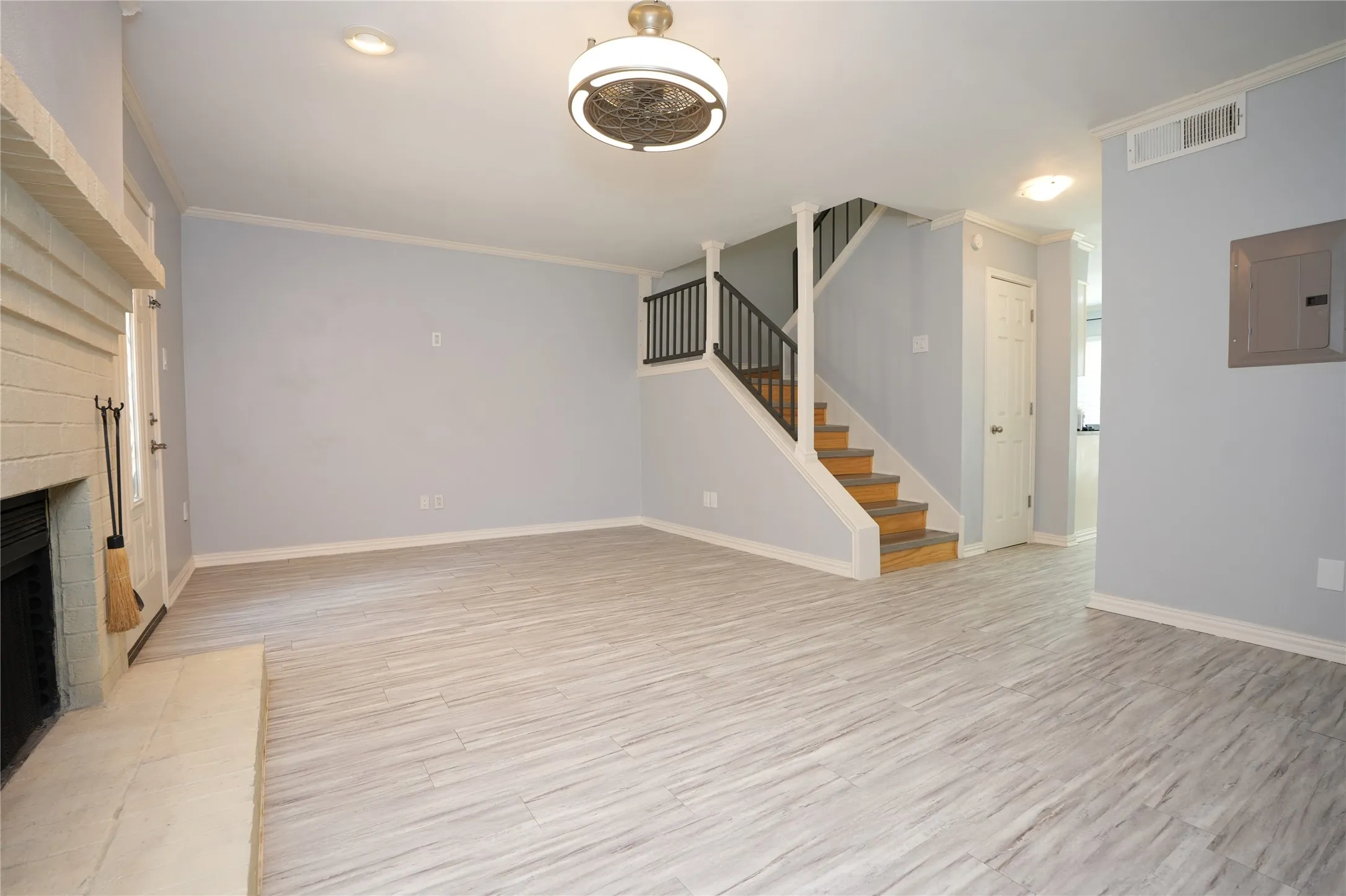 Townhouse For Sale in Dallas County , 2276 Colony Court, Dallas, Texas 75235, 2 Bedroom, 3 Bathroom, Garage spaces, 1,206 Sqft, built in 1984, mls#21359222, Real Estate Agent in Dallas, Homes For Sale in Dallas county, Homes For Sale in Dallas, Realtor in Dallas Texas, Real Estate Brokerage Independent Realty Texas, Luminita Cordes Realtor