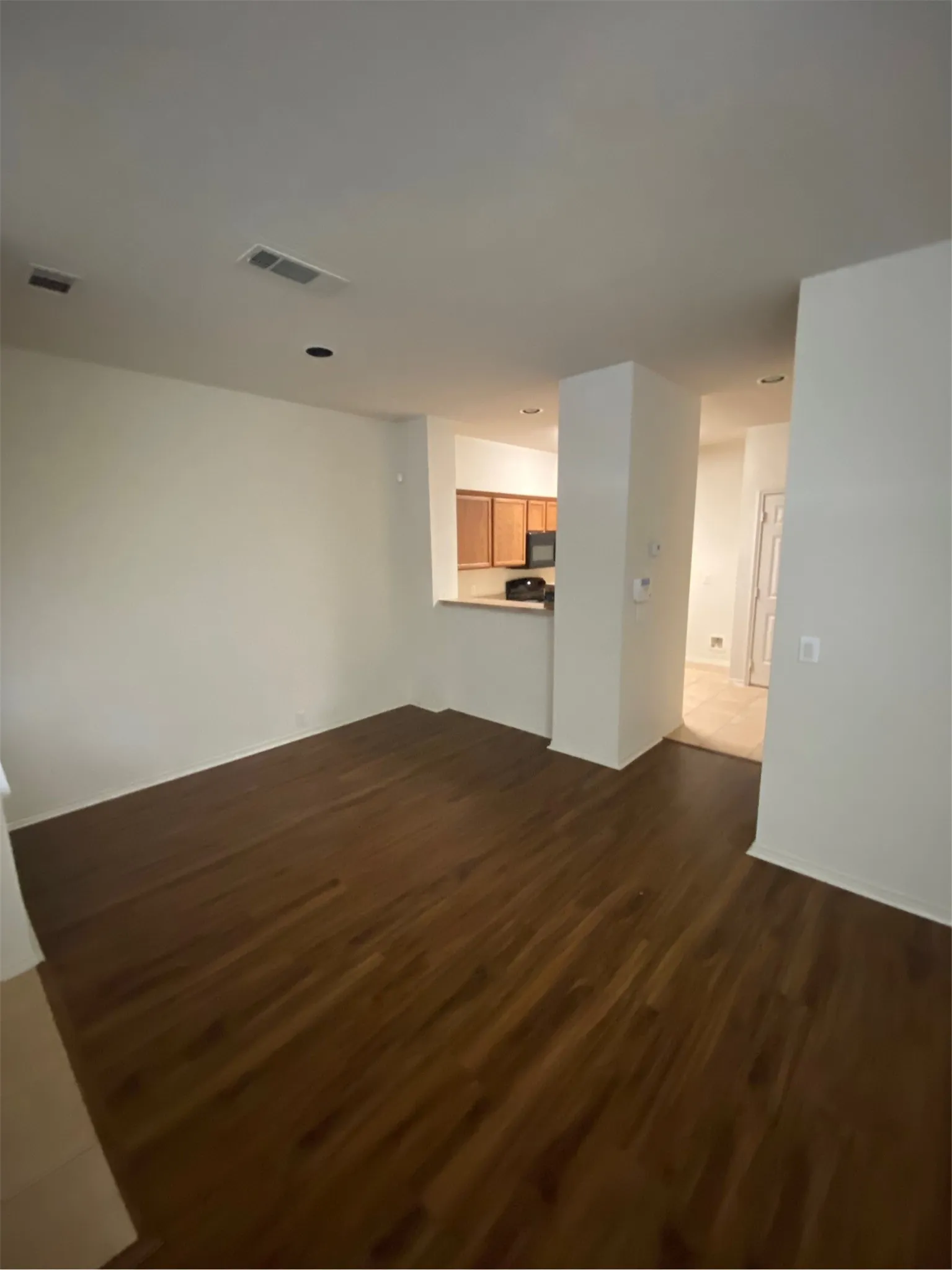 Townhouse For Rent in Dallas County , 2734 Hyde Park Drive, Grand Prairie, Texas 75050, 3 Bedroom, 3 Bathroom, 2 Garage spaces, 1,499 Sqft, built in 2005, Price $1,999, mls#21359486, Real Estate Agent in Grand Prairie, Homes For Rent in Dallas county, Homes For Rent in Grand Prairie, Realtor in Grand Prairie Texas, Real Estate Brokerage Independent Realty Texas, Luminita Cordes Realtor