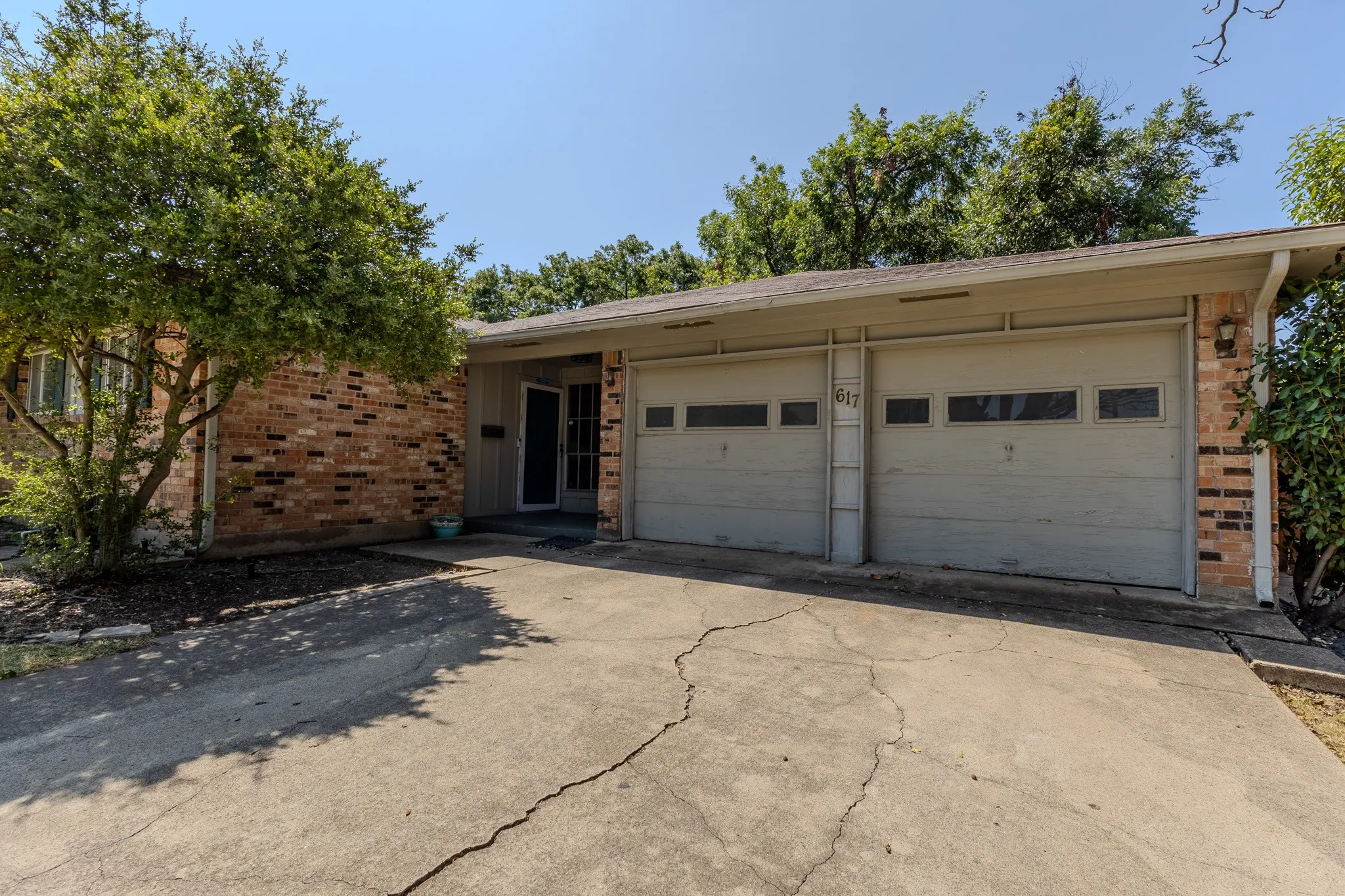 Single Family Residence For Sale in Dallas County , 617 Parkview Lane, Richardson, Texas 75080, 3 Bedroom, 2 Bathroom, 2 Garage spaces, 1,380 Sqft, built in 1962, mls#21355472, Real Estate Agent in Richardson, Homes For Sale in Dallas county, Homes For Sale in Richardson, Realtor in Richardson Texas, Real Estate Brokerage Independent Realty Texas, Luminita Cordes Realtor
