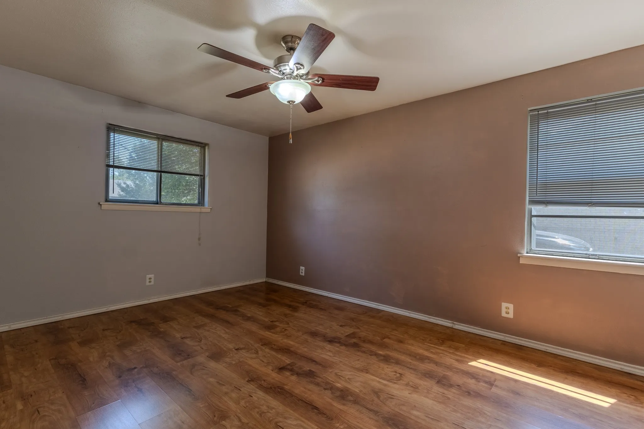 Single Family Residence For Sale in Dallas County , 617 Parkview Lane, Richardson, Texas 75080, 3 Bedroom, 2 Bathroom, 2 Garage spaces, 1,380 Sqft, built in 1962, mls#21355472, Real Estate Agent in Richardson, Homes For Sale in Dallas county, Homes For Sale in Richardson, Realtor in Richardson Texas, Real Estate Brokerage Independent Realty Texas, Luminita Cordes Realtor