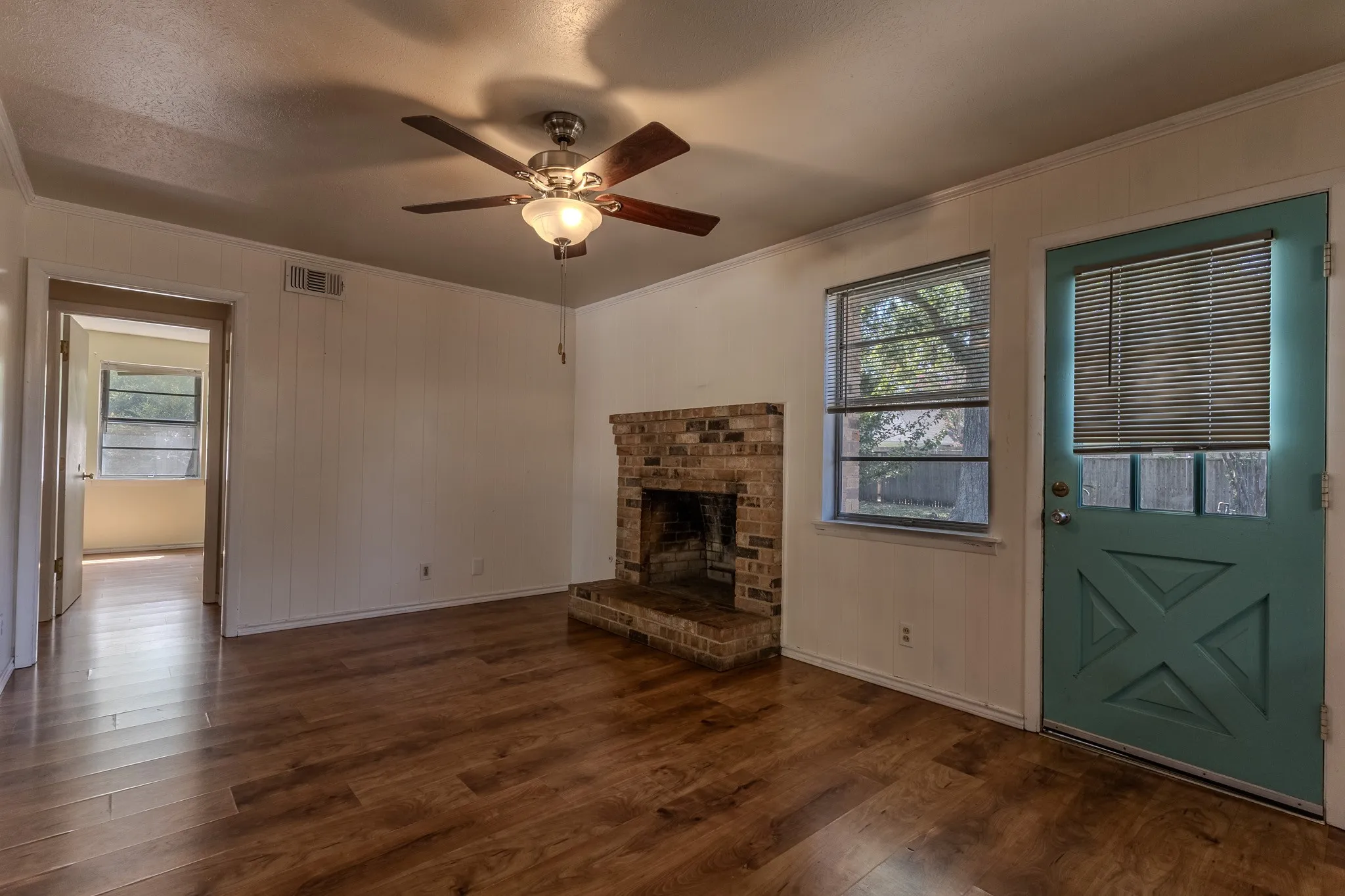 Single Family Residence For Sale in Dallas County , 617 Parkview Lane, Richardson, Texas 75080, 3 Bedroom, 2 Bathroom, 2 Garage spaces, 1,380 Sqft, built in 1962, mls#21355472, Real Estate Agent in Richardson, Homes For Sale in Dallas county, Homes For Sale in Richardson, Realtor in Richardson Texas, Real Estate Brokerage Independent Realty Texas, Luminita Cordes Realtor