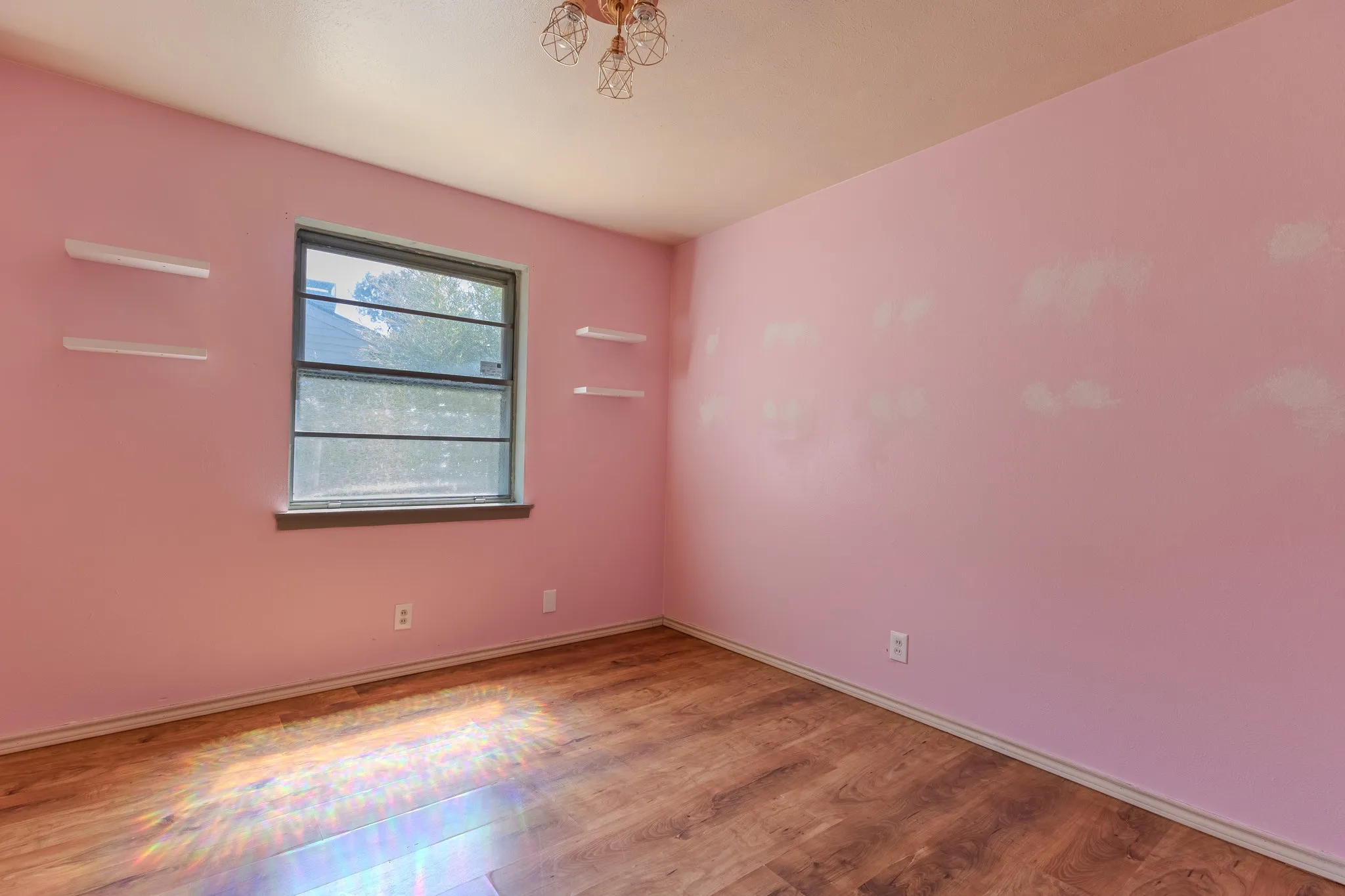 Single Family Residence For Sale in Dallas County , 617 Parkview Lane, Richardson, Texas 75080, 3 Bedroom, 2 Bathroom, 2 Garage spaces, 1,380 Sqft, built in 1962, mls#21355472, Real Estate Agent in Richardson, Homes For Sale in Dallas county, Homes For Sale in Richardson, Realtor in Richardson Texas, Real Estate Brokerage Independent Realty Texas, Luminita Cordes Realtor