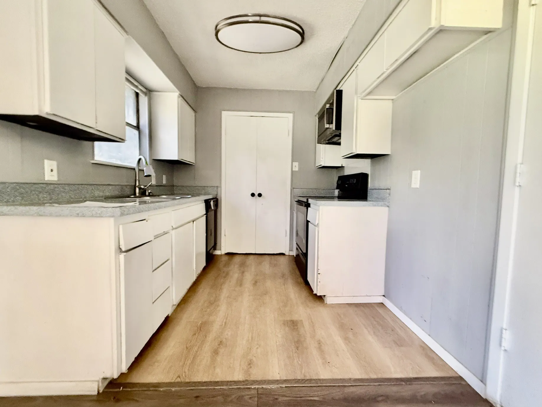 Single Family Residence For Sale in Tarrant County , 6804 Margaret Drive, Forest Hill, Texas 76140, 3 Bedroom, 2 Bathroom, 2 Garage spaces, 1,132 Sqft, built in 1972, mls#21359472, Real Estate Agent in Forest Hill, Homes For Sale in Tarrant county, Homes For Sale in Forest Hill, Realtor in Forest Hill Texas, Real Estate Brokerage Independent Realty Texas, Luminita Cordes Realtor