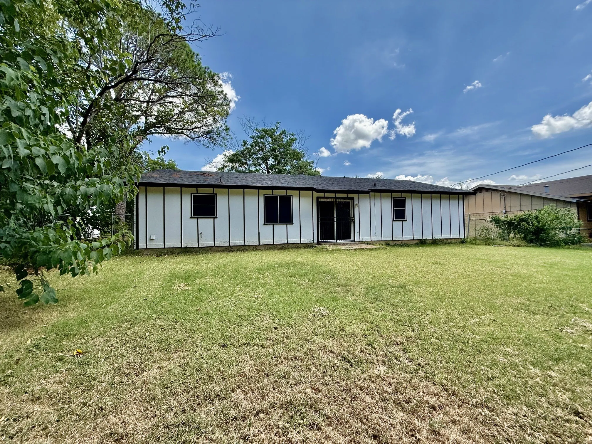 Single Family Residence For Sale in Tarrant County , 6804 Margaret Drive, Forest Hill, Texas 76140, 3 Bedroom, 2 Bathroom, 2 Garage spaces, 1,132 Sqft, built in 1972, mls#21359472, Real Estate Agent in Forest Hill, Homes For Sale in Tarrant county, Homes For Sale in Forest Hill, Realtor in Forest Hill Texas, Real Estate Brokerage Independent Realty Texas, Luminita Cordes Realtor
