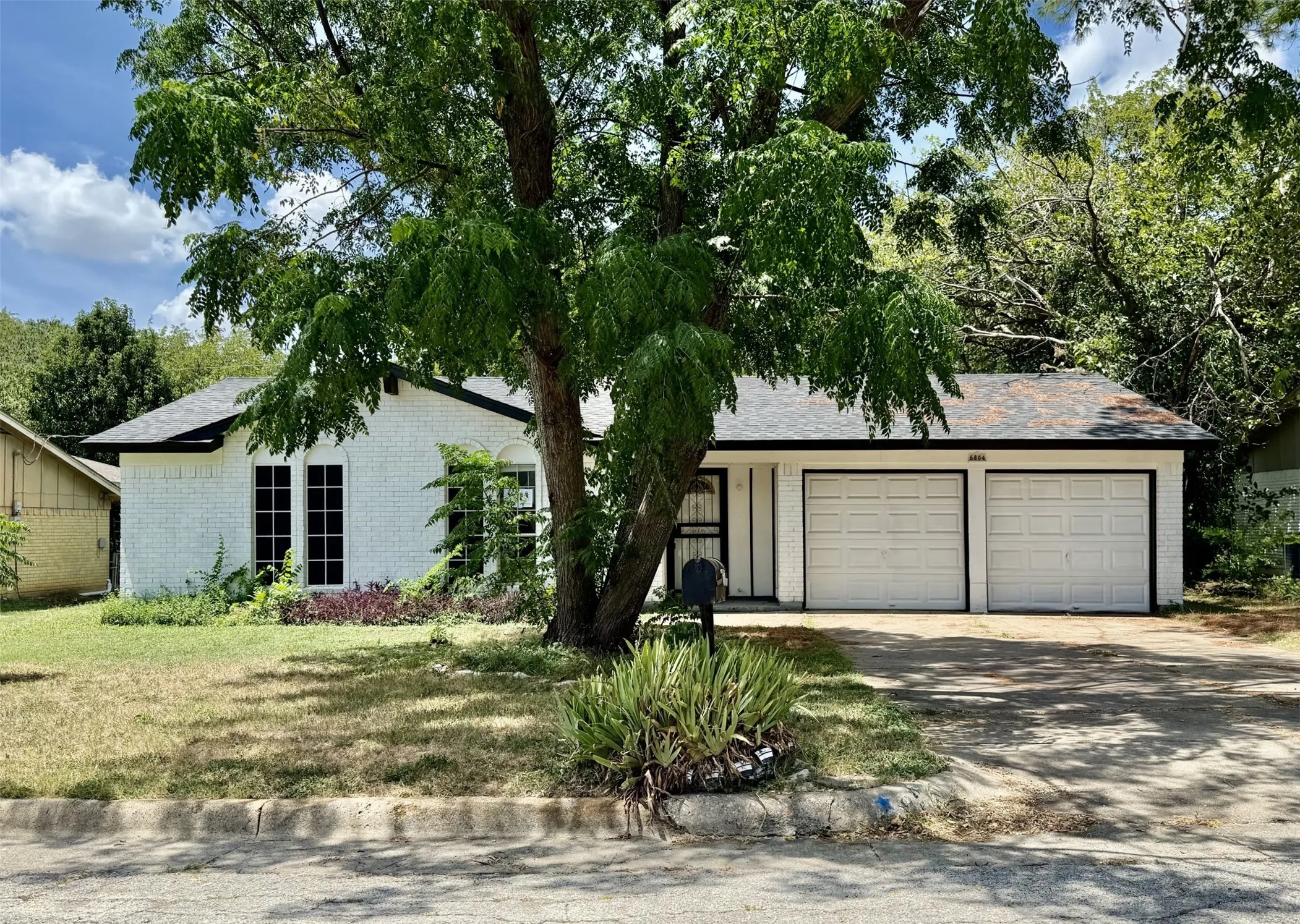 Single Family Residence For Sale in Tarrant County , 6804 Margaret Drive, Forest Hill, Texas 76140, 3 Bedroom, 2 Bathroom, 2 Garage spaces, 1,132 Sqft, built in 1972, mls#21359472, Real Estate Agent in Forest Hill, Homes For Sale in Tarrant county, Homes For Sale in Forest Hill, Realtor in Forest Hill Texas, Real Estate Brokerage Independent Realty Texas, Luminita Cordes Realtor