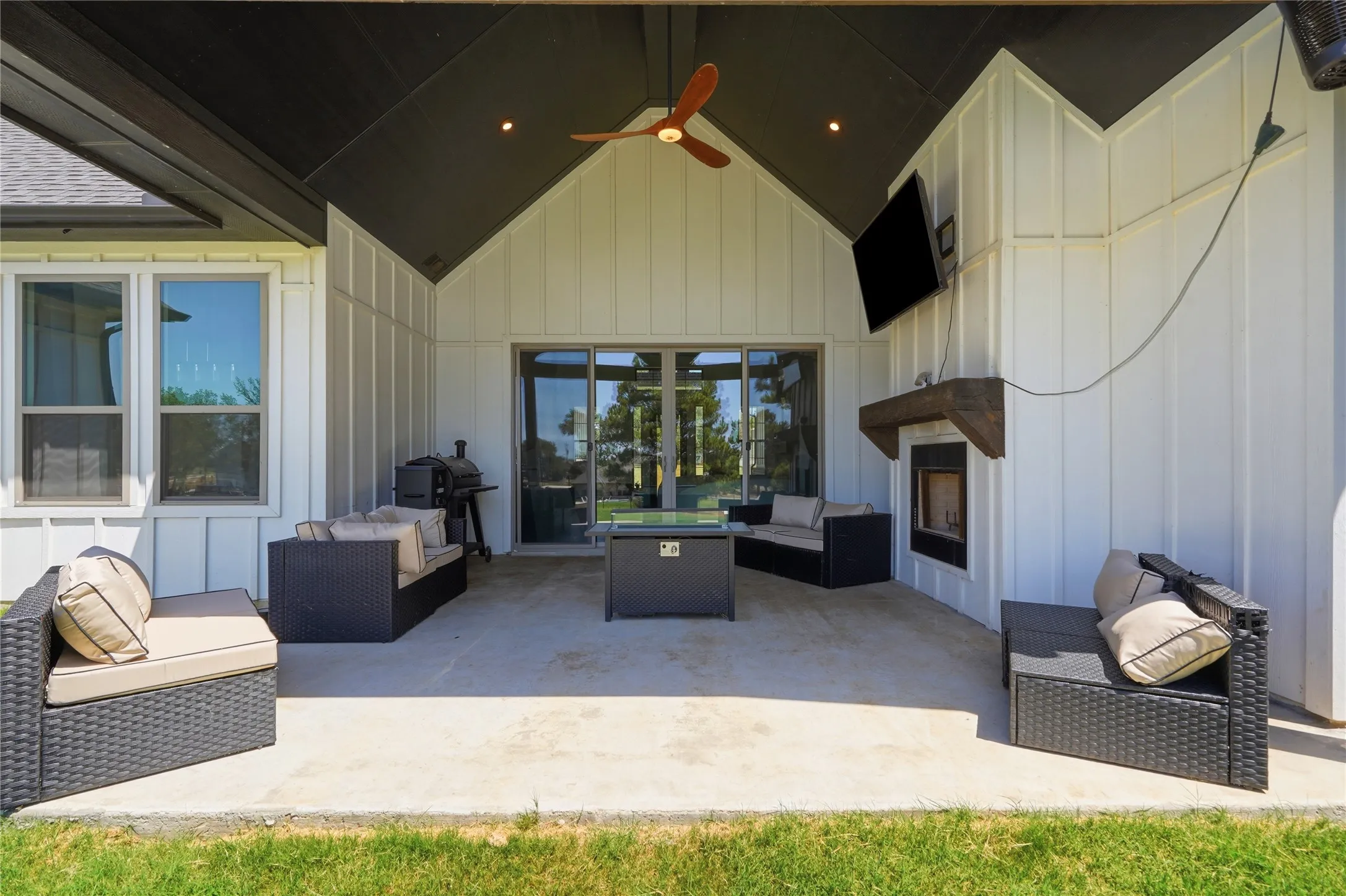 Single Family Residence For Sale in Wise County , 125 County Road 4865, Azle, Texas 76020, 4 Bedroom, 3 Bathroom, 3 Garage spaces, 2,500 Sqft, built in 2023, mls#21358672, Real Estate Agent in Azle, Homes For Sale in Wise county, Homes For Sale in Azle, Realtor in Azle Texas, Real Estate Brokerage Independent Realty Texas, Luminita Cordes Realtor