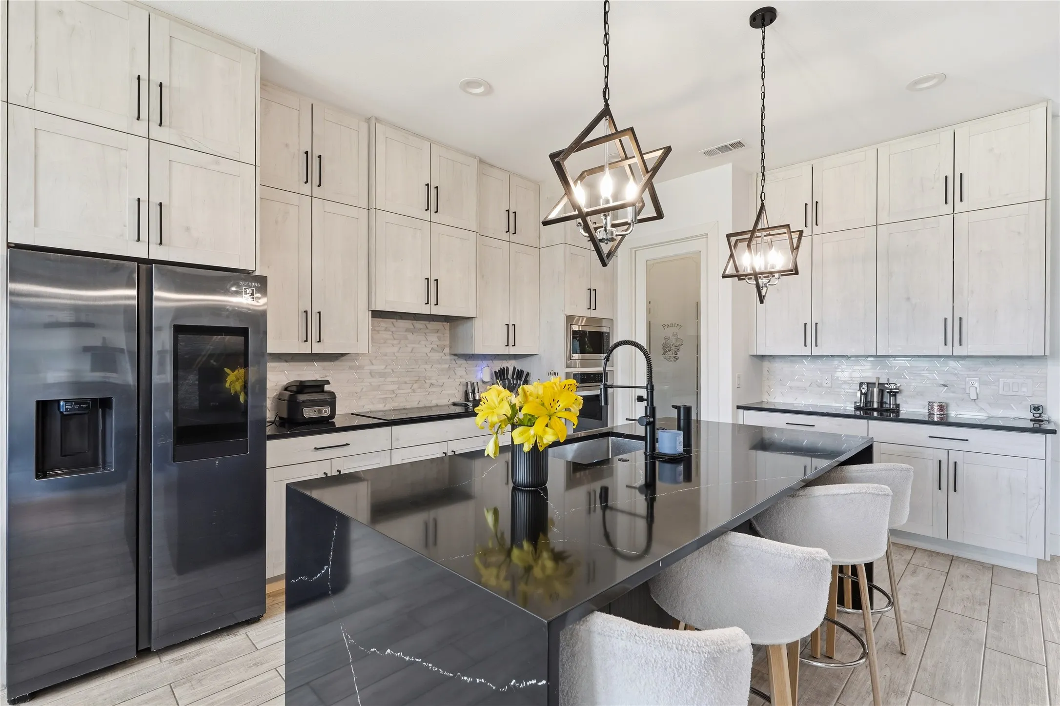 Single Family Residence For Sale in Wise County , 125 County Road 4865, Azle, Texas 76020, 4 Bedroom, 3 Bathroom, 3 Garage spaces, 2,500 Sqft, built in 2023, mls#21358672, Real Estate Agent in Azle, Homes For Sale in Wise county, Homes For Sale in Azle, Realtor in Azle Texas, Real Estate Brokerage Independent Realty Texas, Luminita Cordes Realtor
