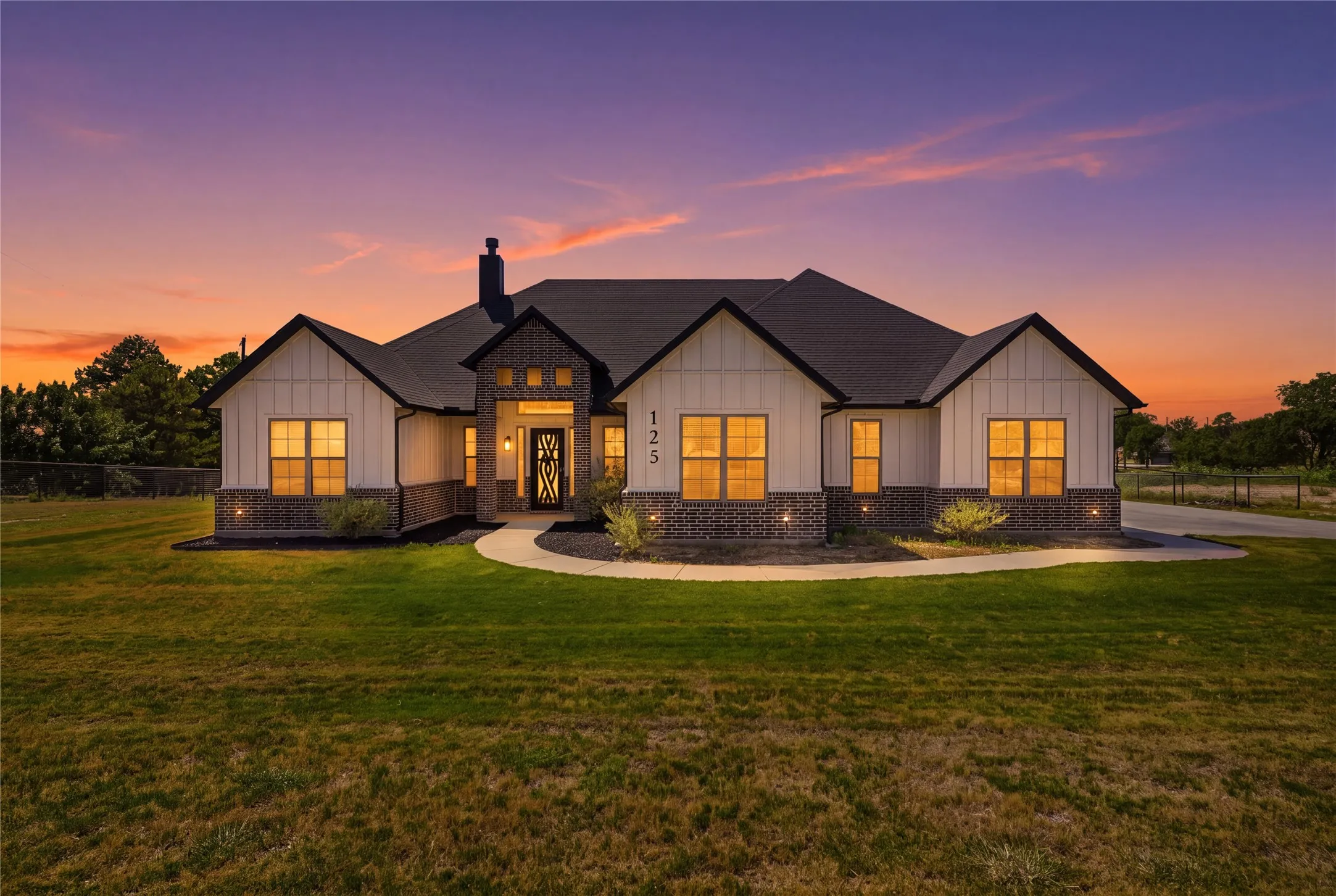 Single Family Residence For Sale in Wise County , 125 County Road 4865, Azle, Texas 76020, 4 Bedroom, 3 Bathroom, 3 Garage spaces, 2,500 Sqft, built in 2023, mls#21358672, Real Estate Agent in Azle, Homes For Sale in Wise county, Homes For Sale in Azle, Realtor in Azle Texas, Real Estate Brokerage Independent Realty Texas, Luminita Cordes Realtor