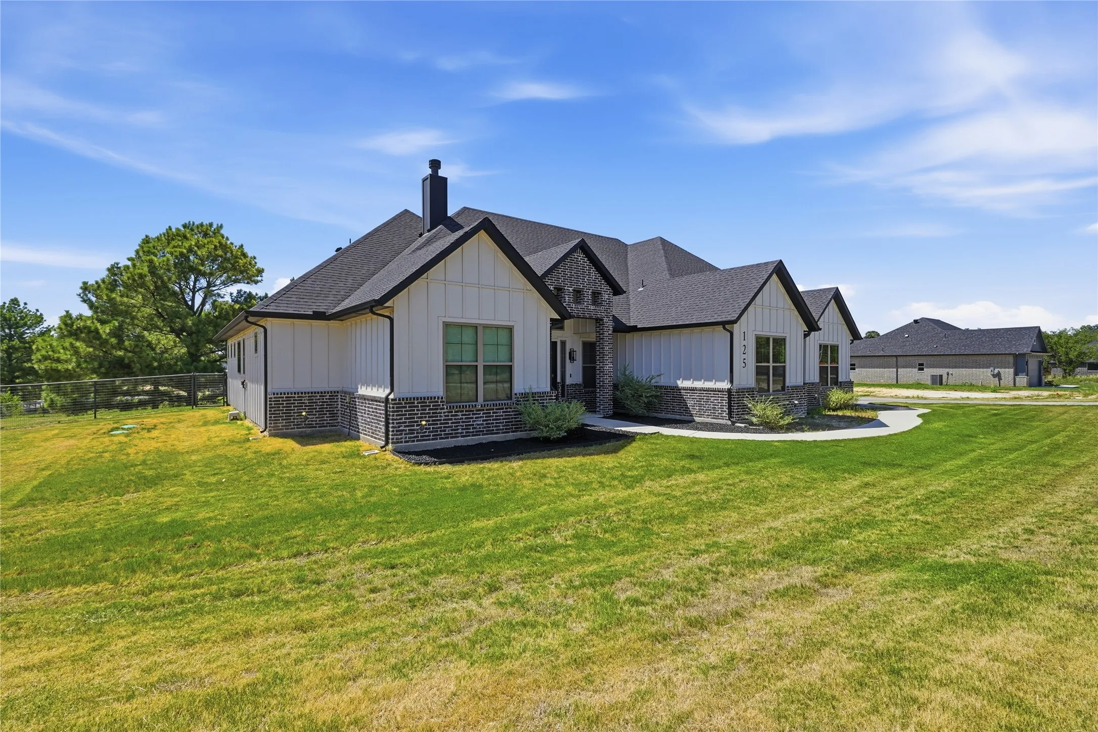 Single Family Residence For Sale in Wise County , 125 County Road 4865, Azle, Texas 76020, 4 Bedroom, 3 Bathroom, 3 Garage spaces, 2,500 Sqft, built in 2023, mls#21358672, Real Estate Agent in Azle, Homes For Sale in Wise county, Homes For Sale in Azle, Realtor in Azle Texas, Real Estate Brokerage Independent Realty Texas, Luminita Cordes Realtor