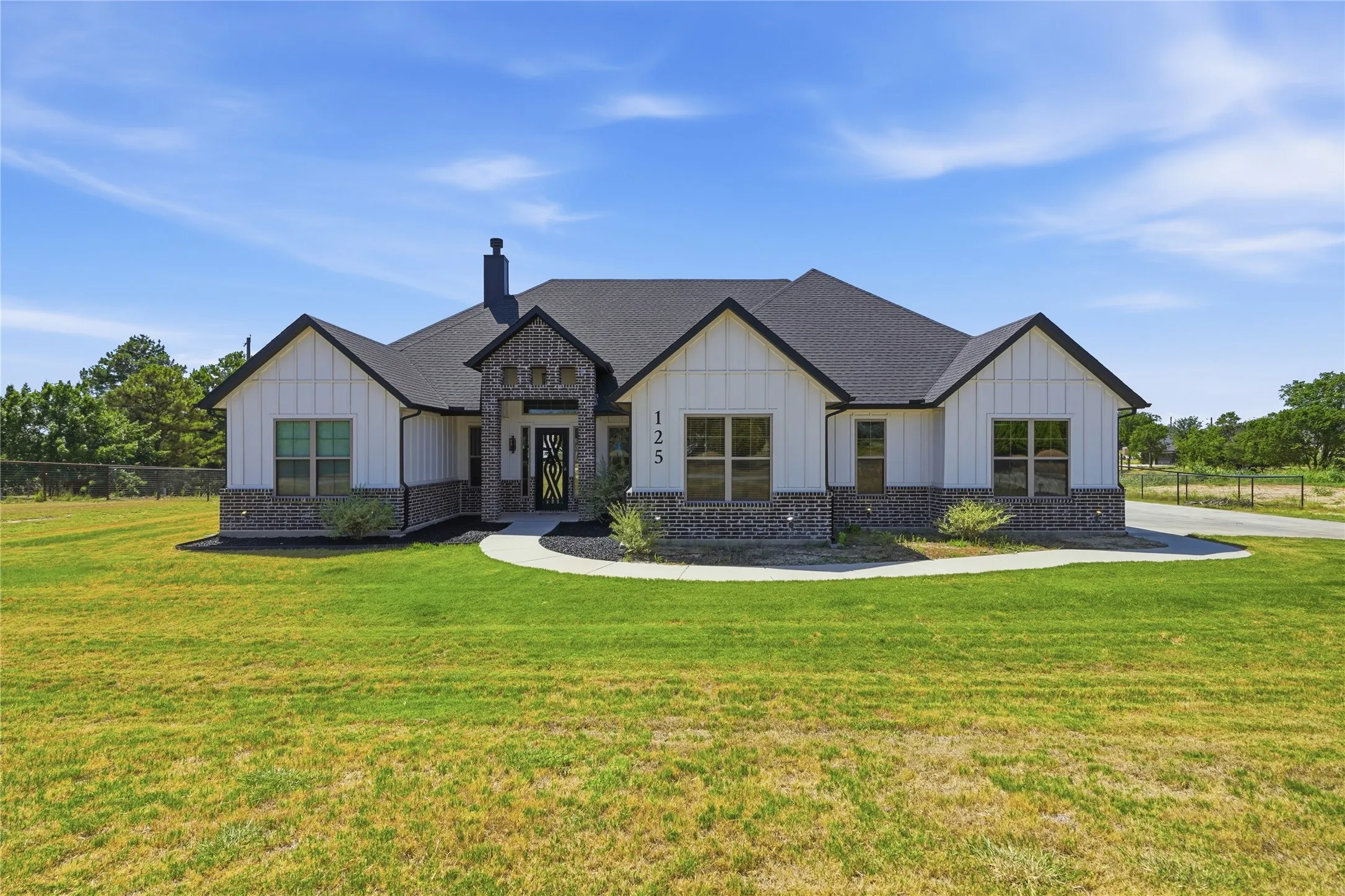 Single Family Residence For Sale in Wise County , 125 County Road 4865, Azle, Texas 76020, 4 Bedroom, 3 Bathroom, 3 Garage spaces, 2,500 Sqft, built in 2023, mls#21358672, Real Estate Agent in Azle, Homes For Sale in Wise county, Homes For Sale in Azle, Realtor in Azle Texas, Real Estate Brokerage Independent Realty Texas, Luminita Cordes Realtor