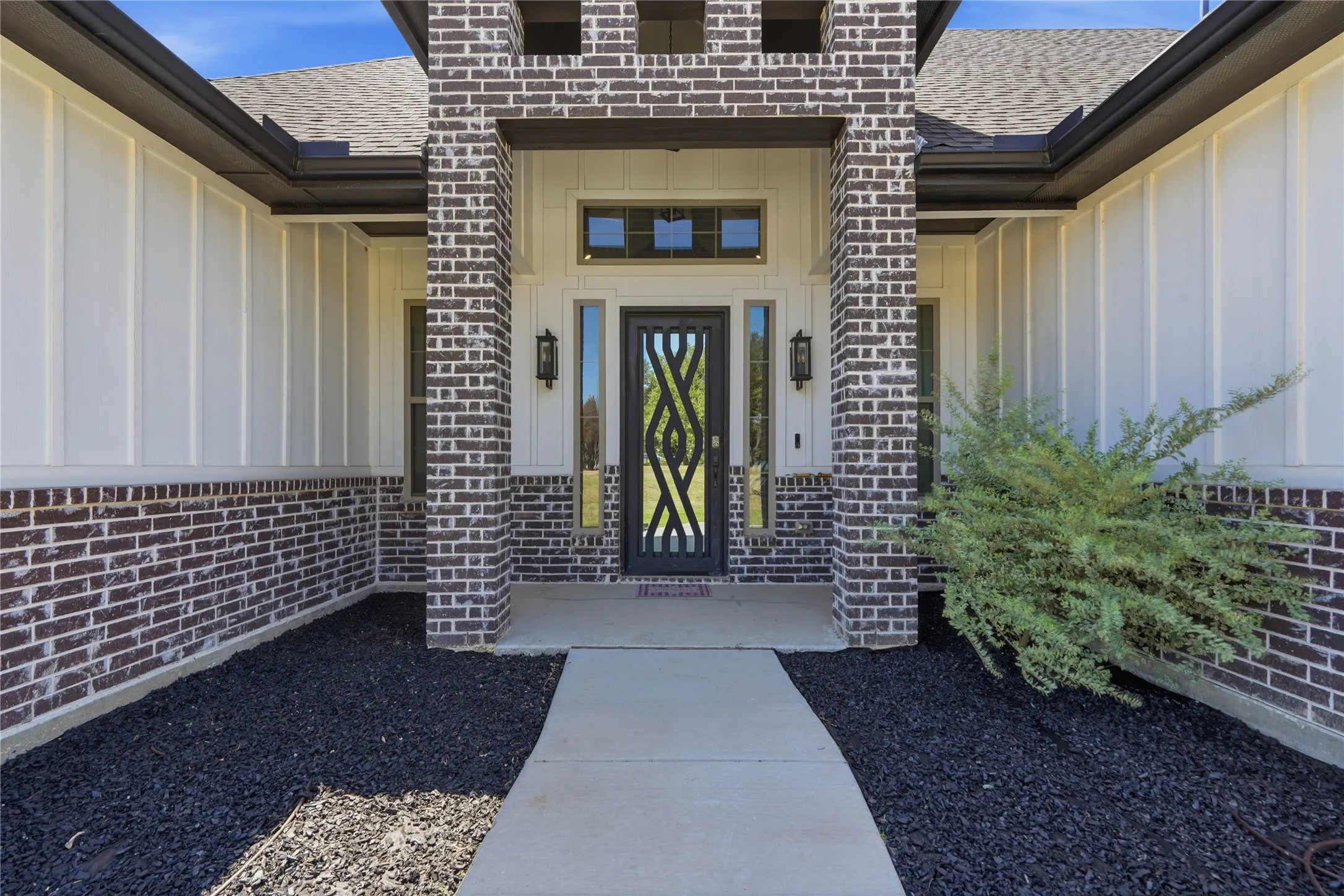 Single Family Residence For Sale in Wise County , 125 County Road 4865, Azle, Texas 76020, 4 Bedroom, 3 Bathroom, 3 Garage spaces, 2,500 Sqft, built in 2023, mls#21358672, Real Estate Agent in Azle, Homes For Sale in Wise county, Homes For Sale in Azle, Realtor in Azle Texas, Real Estate Brokerage Independent Realty Texas, Luminita Cordes Realtor