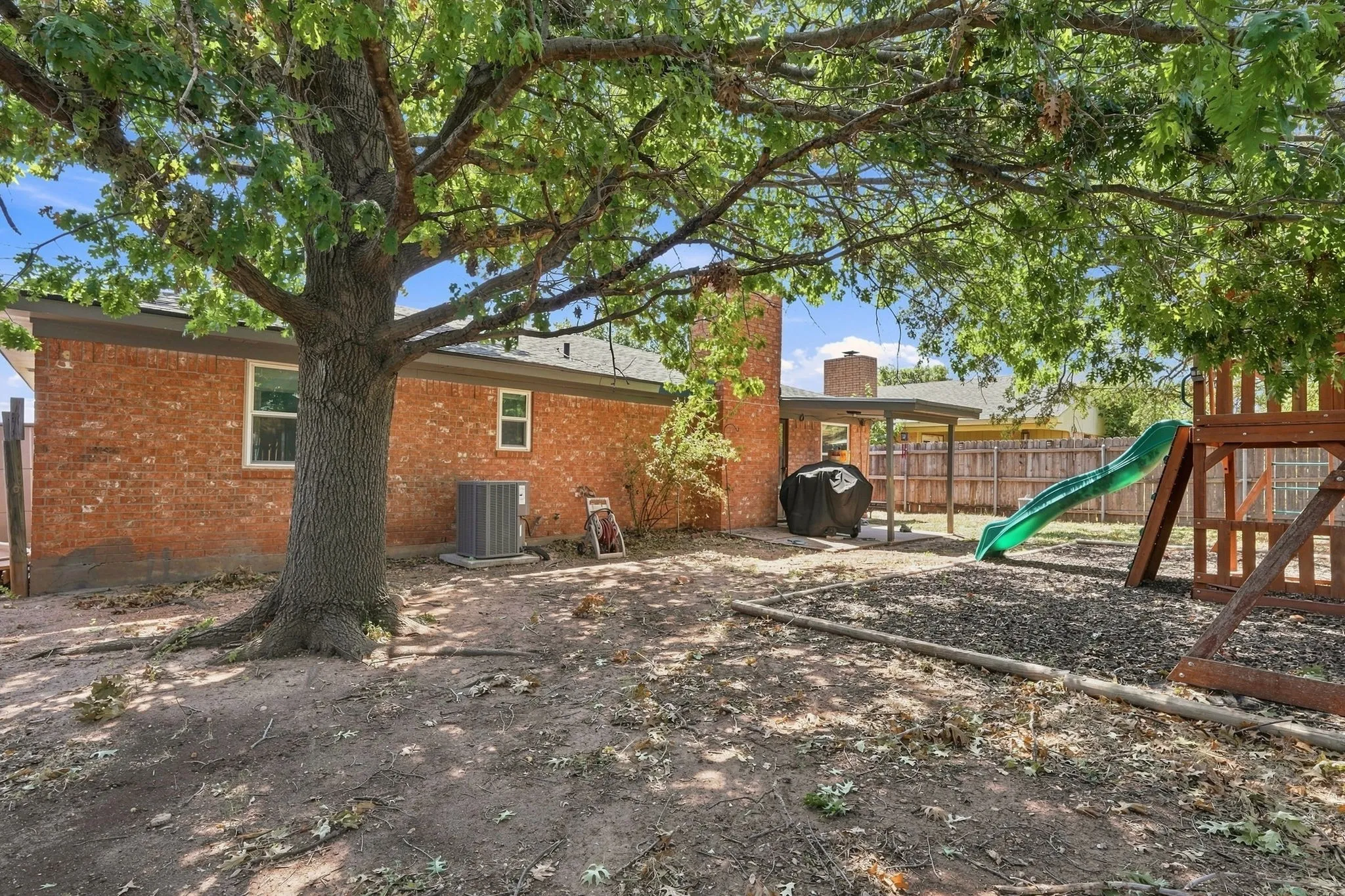 Single Family Residence For Sale in Taylor County , 4 Verbena Street, Abilene, Texas 79606, 4 Bedroom, 2 Bathroom, 1 Garage spaces, 1,380 Sqft, built in 1983, mls#21359487, Real Estate Agent in Abilene, Homes For Sale in Taylor county, Homes For Sale in Abilene, Realtor in Abilene Texas, Real Estate Brokerage Independent Realty Texas, Luminita Cordes Realtor