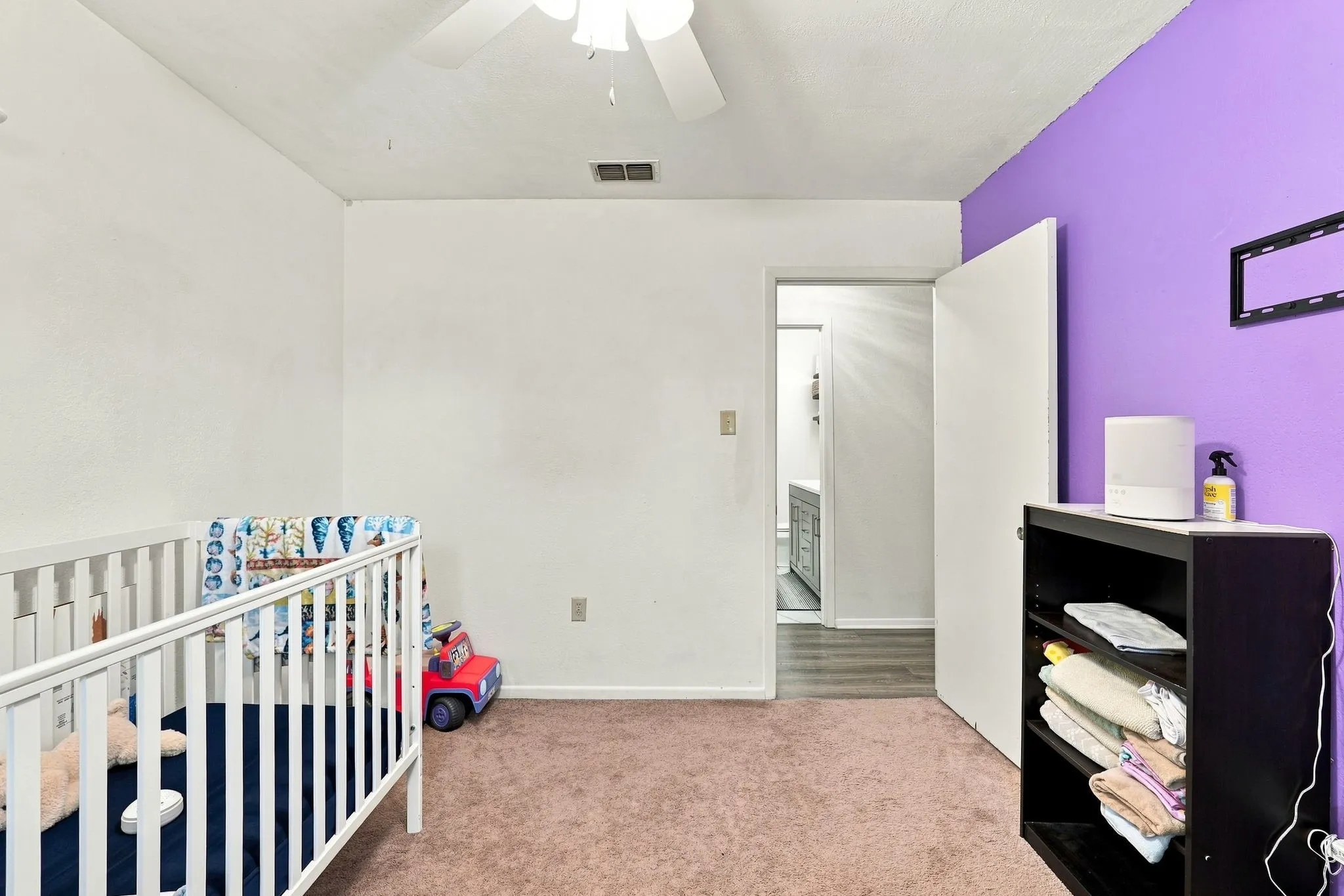 White ceiling fan with light kit