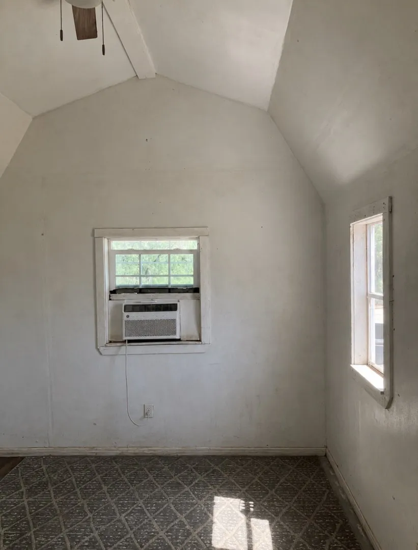 Single Family Residence For Sale in Jones County , 1902 Ave G, Anson, Texas 79501, 1 Bedroom, 1 Bathroom, Garage spaces, 200 Sqft, built in 2020, mls#21359475, Real Estate Agent in Anson, Homes For Sale in Jones county, Homes For Sale in Anson, Realtor in Anson Texas, Real Estate Brokerage Independent Realty Texas, Luminita Cordes Realtor