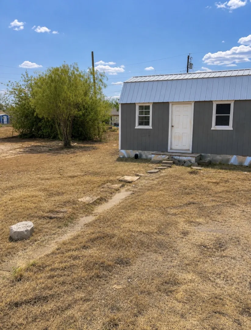 Single Family Residence For Sale in Jones County , 1902 Ave G, Anson, Texas 79501, 1 Bedroom, 1 Bathroom, Garage spaces, 200 Sqft, built in 2020, mls#21359475, Real Estate Agent in Anson, Homes For Sale in Jones county, Homes For Sale in Anson, Realtor in Anson Texas, Real Estate Brokerage Independent Realty Texas, Luminita Cordes Realtor