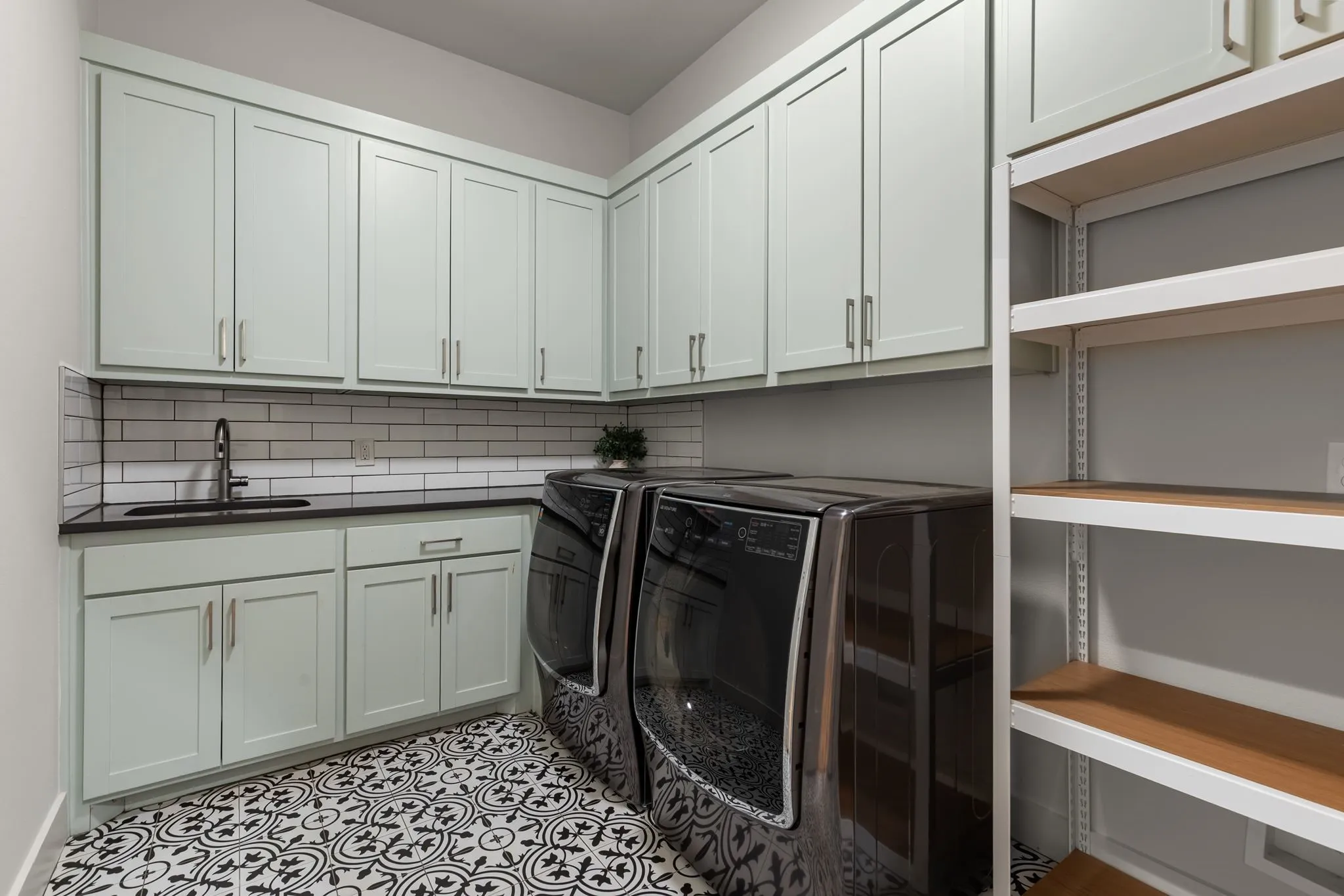 Single Family Residence For Sale in Rockwall County , 217 Bristol Court, Heath, Texas 75032, 4 Bedroom, 5 Bathroom, 3 Garage spaces, 3,287 Sqft, built in 2019, mls#21311730, Real Estate Agent in Heath, Homes For Sale in Rockwall county, Homes For Sale in Heath, Realtor in Heath Texas, Real Estate Brokerage Independent Realty Texas, Luminita Cordes Realtor