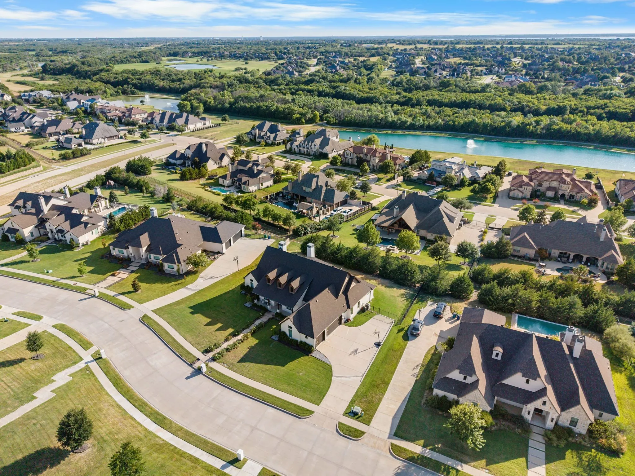 Single Family Residence For Sale in Rockwall County , 217 Bristol Court, Heath, Texas 75032, 4 Bedroom, 5 Bathroom, 3 Garage spaces, 3,287 Sqft, built in 2019, mls#21311730, Real Estate Agent in Heath, Homes For Sale in Rockwall county, Homes For Sale in Heath, Realtor in Heath Texas, Real Estate Brokerage Independent Realty Texas, Luminita Cordes Realtor