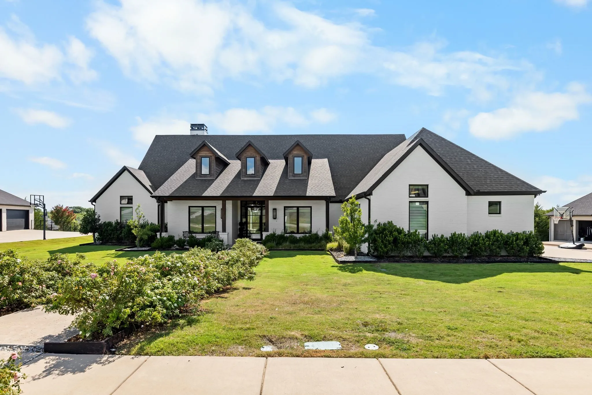 Single Family Residence For Sale in Rockwall County , 217 Bristol Court, Heath, Texas 75032, 4 Bedroom, 5 Bathroom, 3 Garage spaces, 3,287 Sqft, built in 2019, mls#21311730, Real Estate Agent in Heath, Homes For Sale in Rockwall county, Homes For Sale in Heath, Realtor in Heath Texas, Real Estate Brokerage Independent Realty Texas, Luminita Cordes Realtor