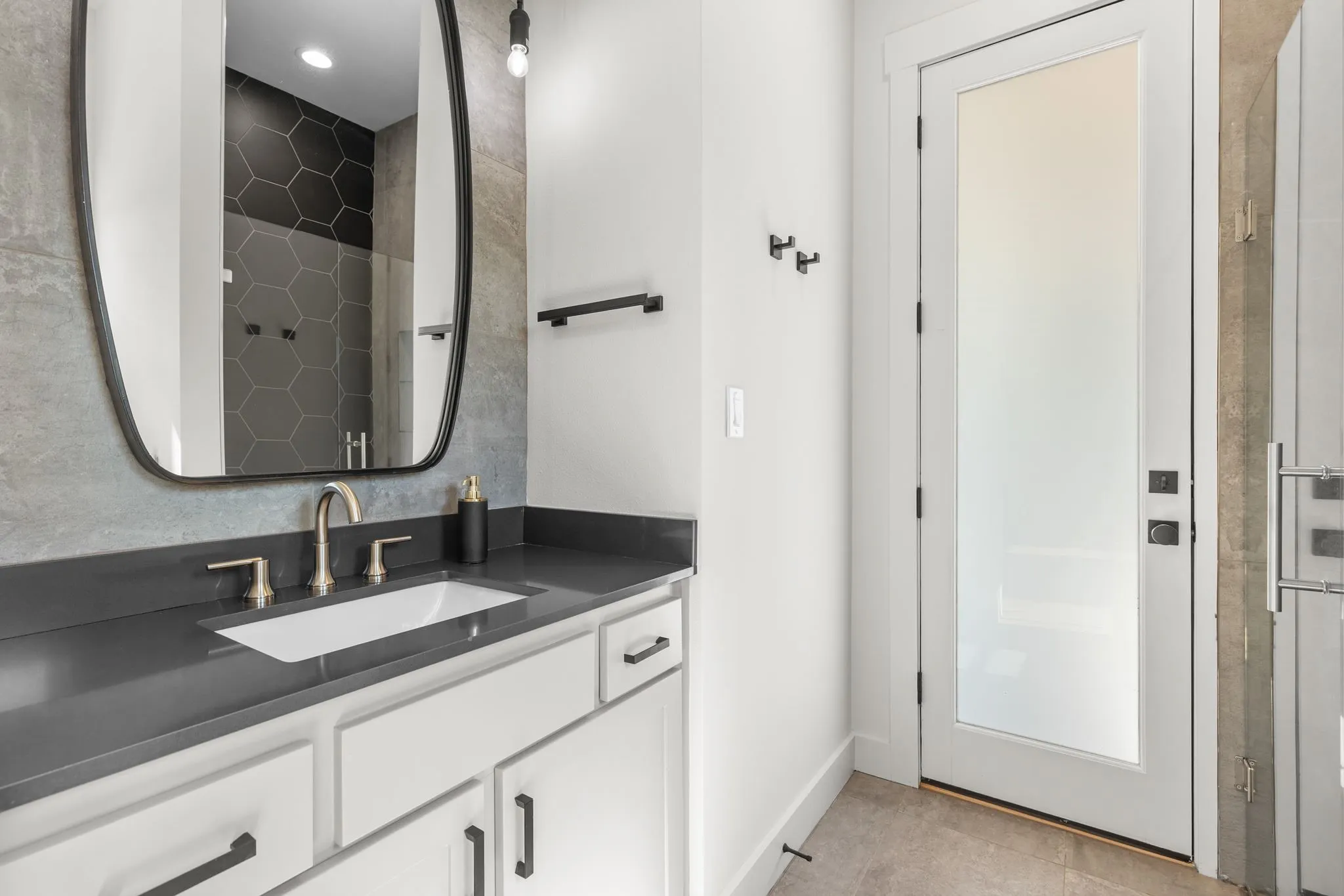 Single Family Residence For Sale in Rockwall County , 217 Bristol Court, Heath, Texas 75032, 4 Bedroom, 5 Bathroom, 3 Garage spaces, 3,287 Sqft, built in 2019, mls#21311730, Real Estate Agent in Heath, Homes For Sale in Rockwall county, Homes For Sale in Heath, Realtor in Heath Texas, Real Estate Brokerage Independent Realty Texas, Luminita Cordes Realtor