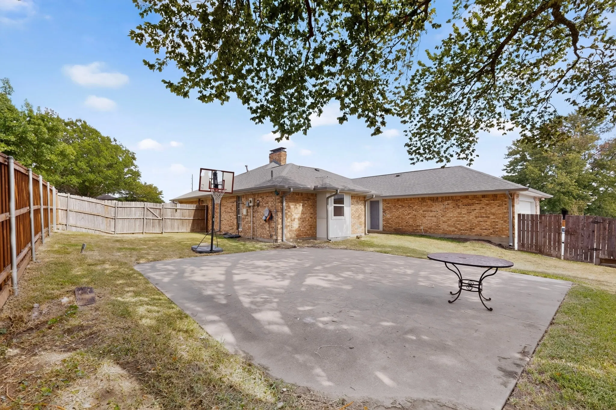 Single Family Residence For Sale in Dallas County , 2413 Club Meadow Drive, Garland, Texas 75041, 4 Bedroom, 2 Bathroom, 2 Garage spaces, 2,306 Sqft, built in 1983, Price $349,000, mls#21359312, Real Estate Agent in Garland, Homes For Sale in Dallas county, Homes For Sale in Garland, Realtor in Garland Texas, Real Estate Brokerage Independent Realty Texas, Luminita Cordes Realtor