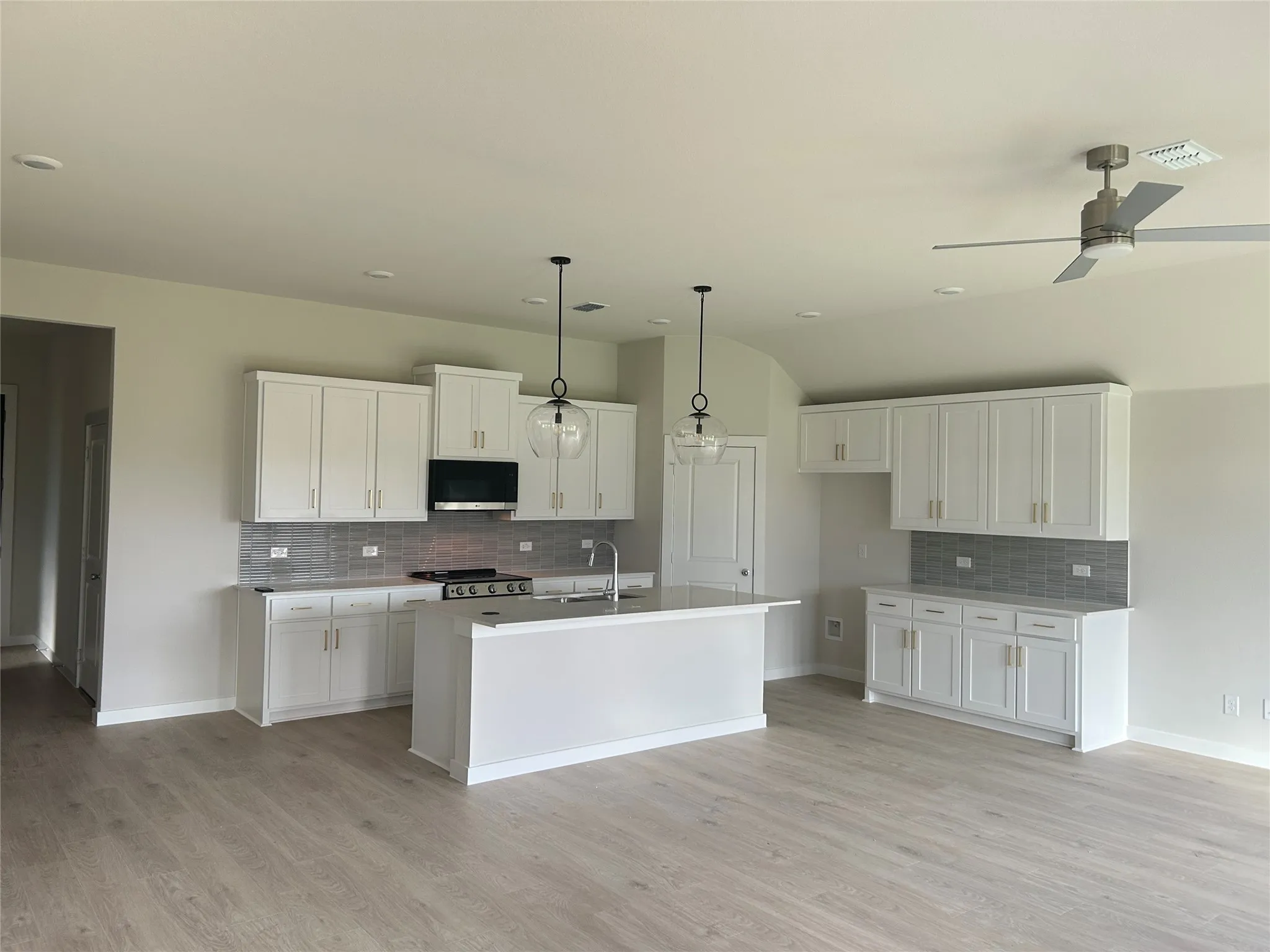 Single Family Residence For Sale in Denton County , 9909 Iron Wood Drive, Ponder, Texas 76259, 3 Bedroom, 2 Bathroom, 2 Garage spaces, 1,617 Sqft, built in 2026, mls#21355942, Real Estate Agent in Ponder, Homes For Sale in Denton county, Homes For Sale in Ponder, Realtor in Ponder Texas, Real Estate Brokerage Independent Realty Texas, Luminita Cordes Realtor
