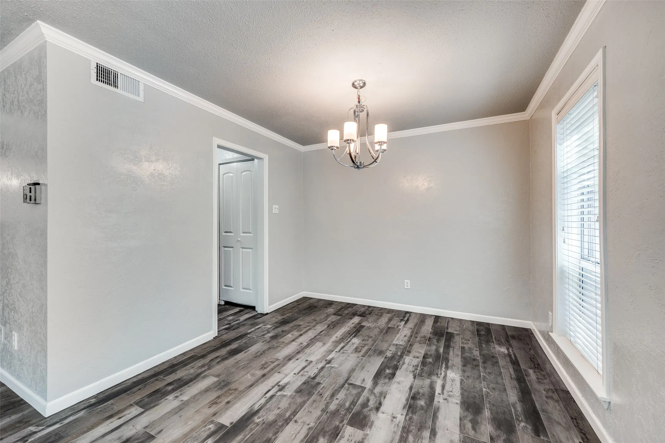 Condominium For Rent in Dallas County , 5053 Les Chateaux Drive 141, Dallas, Texas 75235, 2 Bedroom, 2 Bathroom, Garage spaces, 1,162 Sqft, built in 1963, mls#21359496, Real Estate Agent in Dallas, Homes For Rent in Dallas county, Homes For Rent in Dallas, Realtor in Dallas Texas, Real Estate Brokerage Independent Realty Texas, Luminita Cordes Realtor