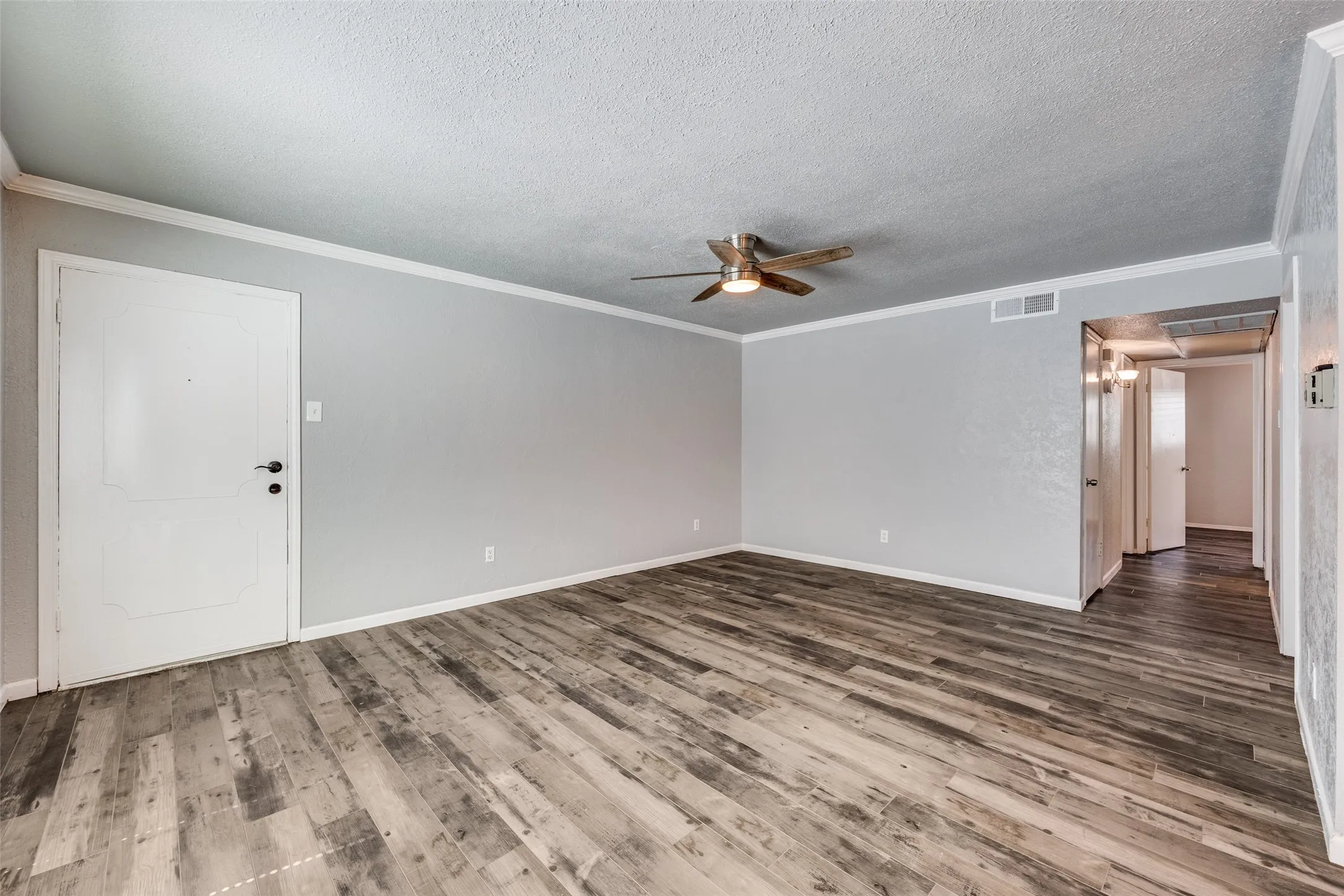 Condominium For Rent in Dallas County , 5053 Les Chateaux Drive 141, Dallas, Texas 75235, 2 Bedroom, 2 Bathroom, Garage spaces, 1,162 Sqft, built in 1963, mls#21359496, Real Estate Agent in Dallas, Homes For Rent in Dallas county, Homes For Rent in Dallas, Realtor in Dallas Texas, Real Estate Brokerage Independent Realty Texas, Luminita Cordes Realtor