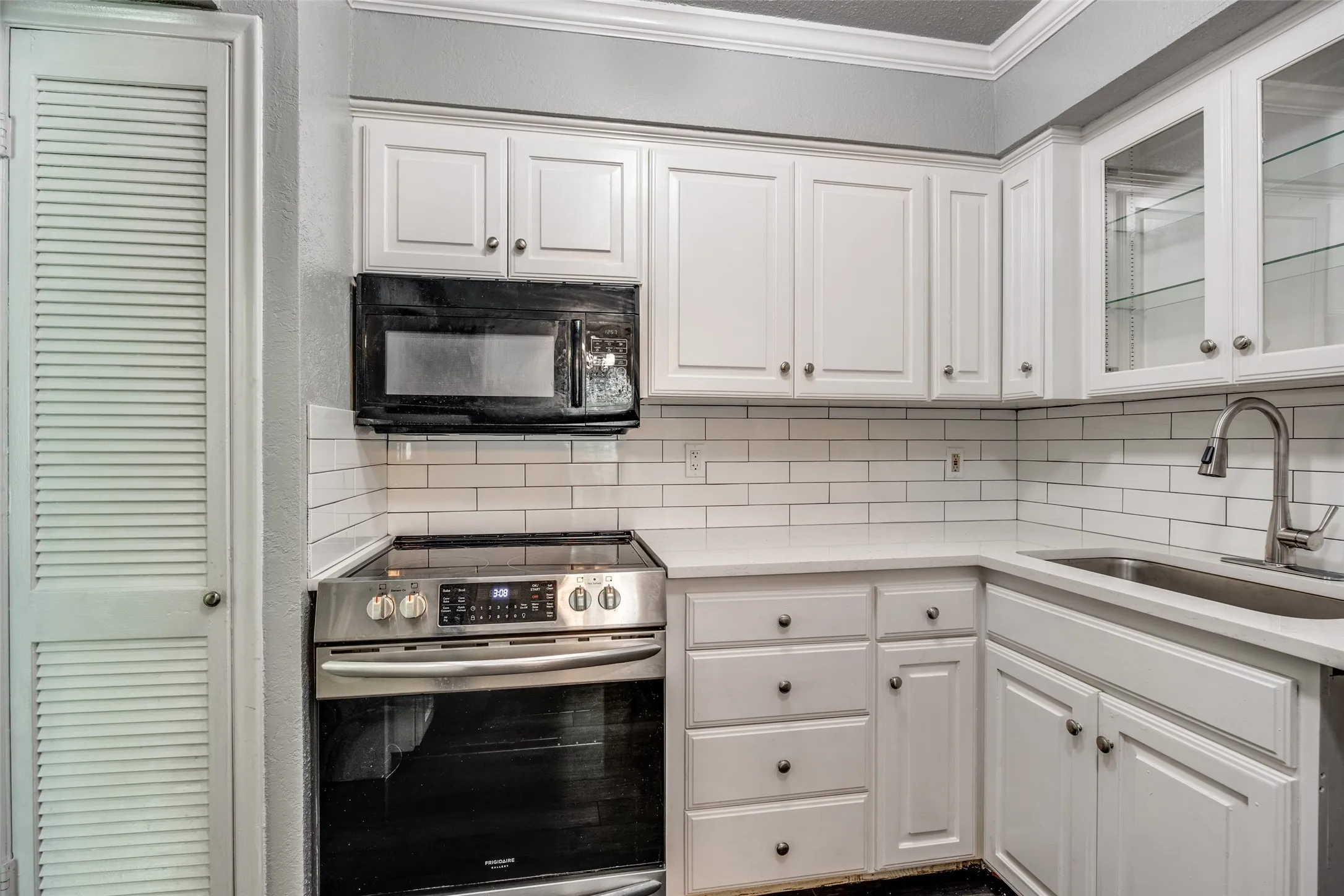 Condominium For Rent in Dallas County , 5053 Les Chateaux Drive 141, Dallas, Texas 75235, 2 Bedroom, 2 Bathroom, Garage spaces, 1,162 Sqft, built in 1963, mls#21359496, Real Estate Agent in Dallas, Homes For Rent in Dallas county, Homes For Rent in Dallas, Realtor in Dallas Texas, Real Estate Brokerage Independent Realty Texas, Luminita Cordes Realtor