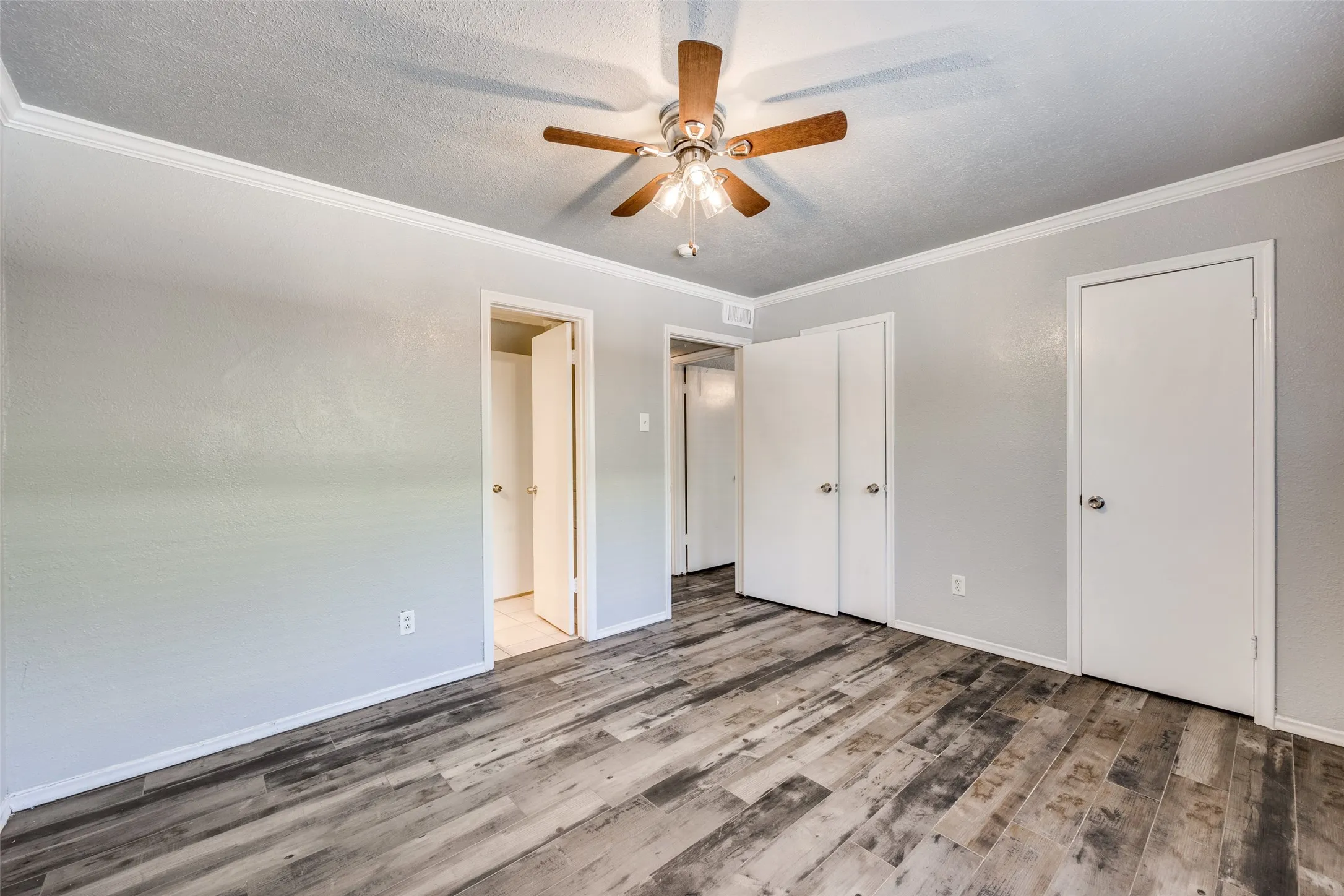 Condominium For Rent in Dallas County , 5053 Les Chateaux Drive 141, Dallas, Texas 75235, 2 Bedroom, 2 Bathroom, Garage spaces, 1,162 Sqft, built in 1963, mls#21359496, Real Estate Agent in Dallas, Homes For Rent in Dallas county, Homes For Rent in Dallas, Realtor in Dallas Texas, Real Estate Brokerage Independent Realty Texas, Luminita Cordes Realtor