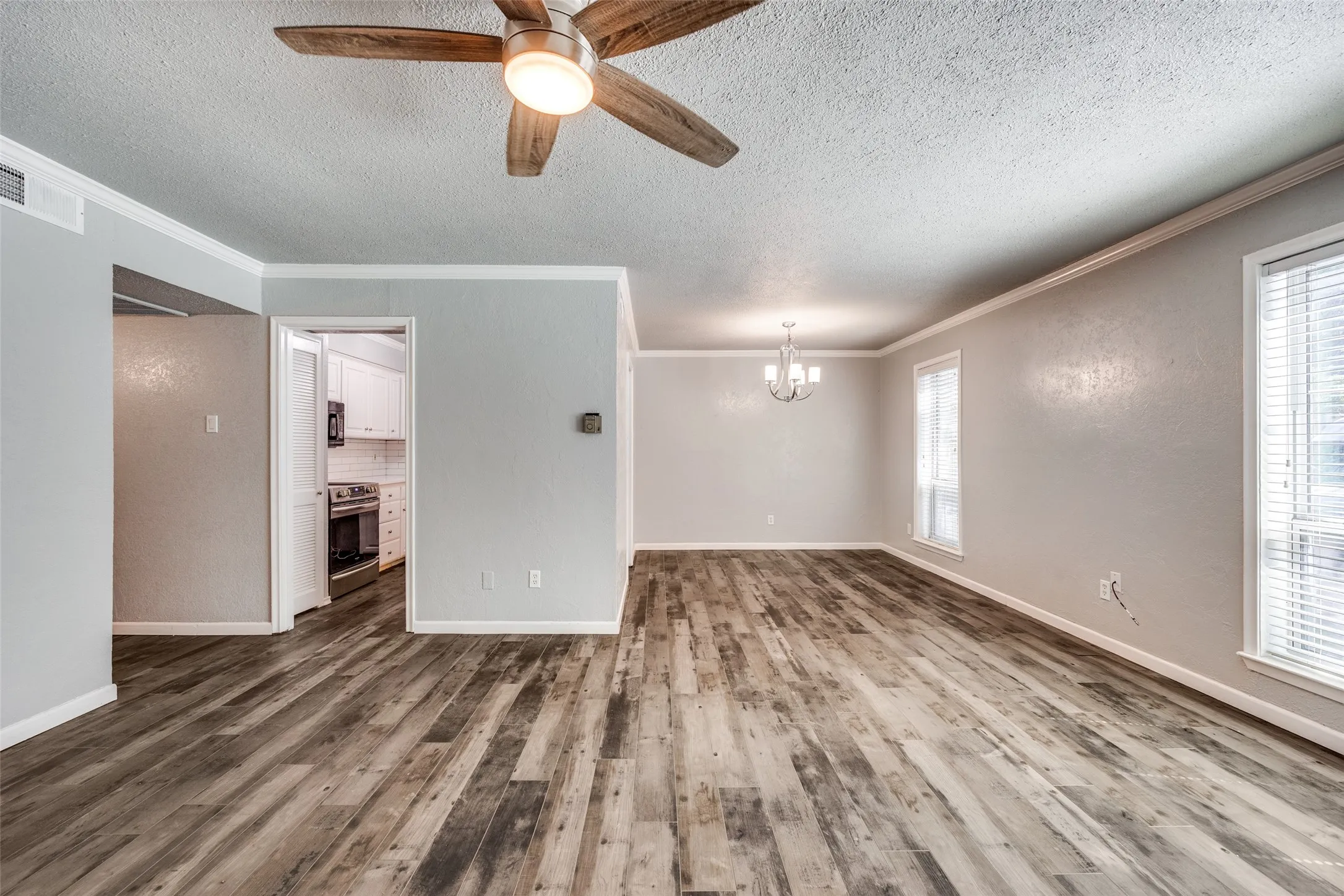 Condominium For Rent in Dallas County , 5053 Les Chateaux Drive 141, Dallas, Texas 75235, 2 Bedroom, 2 Bathroom, Garage spaces, 1,162 Sqft, built in 1963, mls#21359496, Real Estate Agent in Dallas, Homes For Rent in Dallas county, Homes For Rent in Dallas, Realtor in Dallas Texas, Real Estate Brokerage Independent Realty Texas, Luminita Cordes Realtor