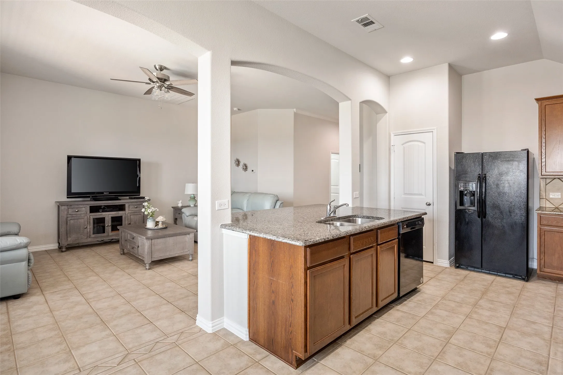 Single Family Residence For Sale in Tarrant County , 1009 Prairie Heights Drive, Fort Worth, Texas 76108, 3 Bedroom, 2 Bathroom, 2 Garage spaces, 1,835 Sqft, built in 2012, mls#21358409, Real Estate Agent in Fort Worth, Homes For Sale in Tarrant county, Homes For Sale in Fort Worth, Realtor in Fort Worth Texas, Real Estate Brokerage Independent Realty Texas, Luminita Cordes Realtor