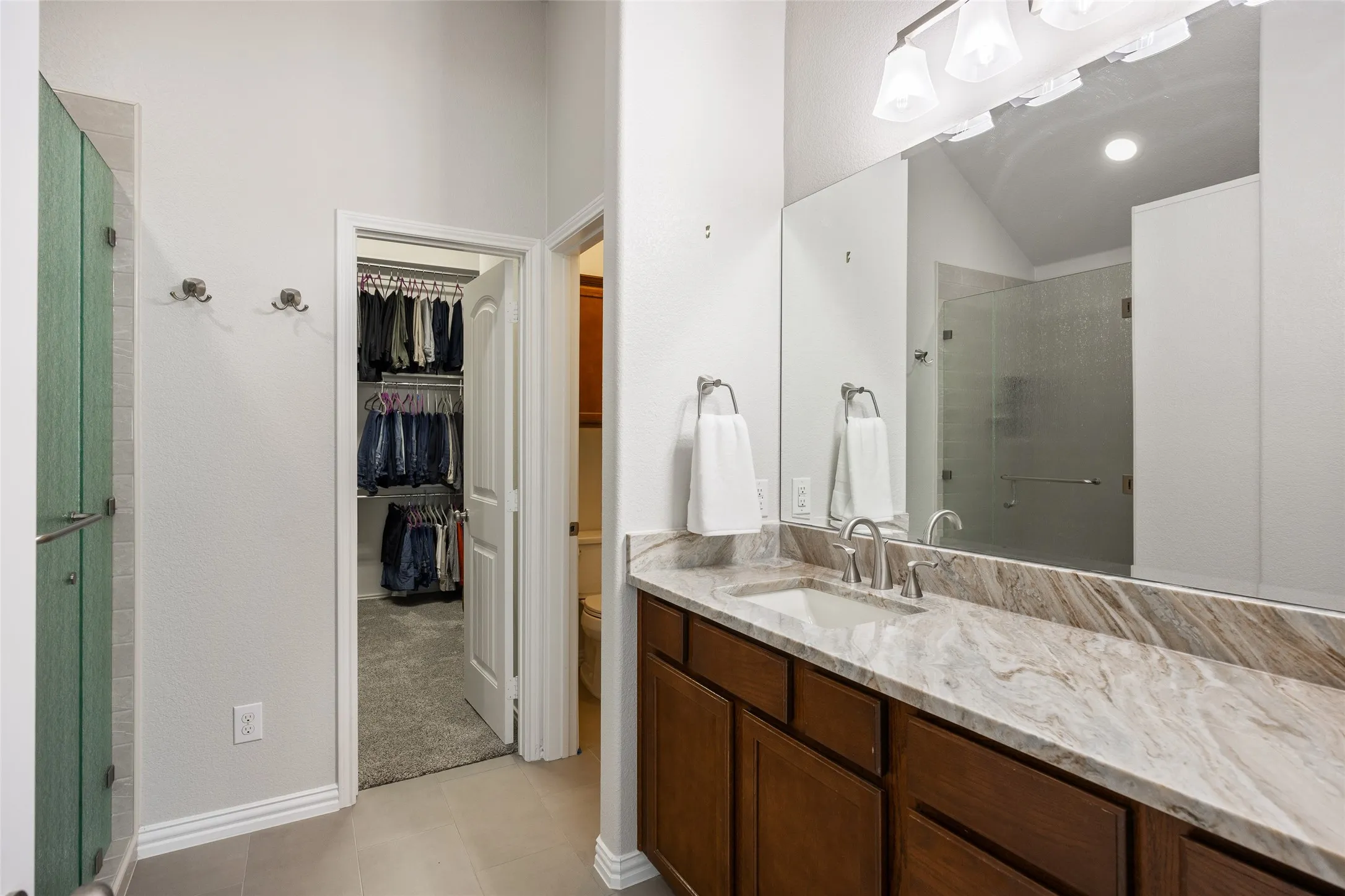 Updated Ensuite with granite countertop