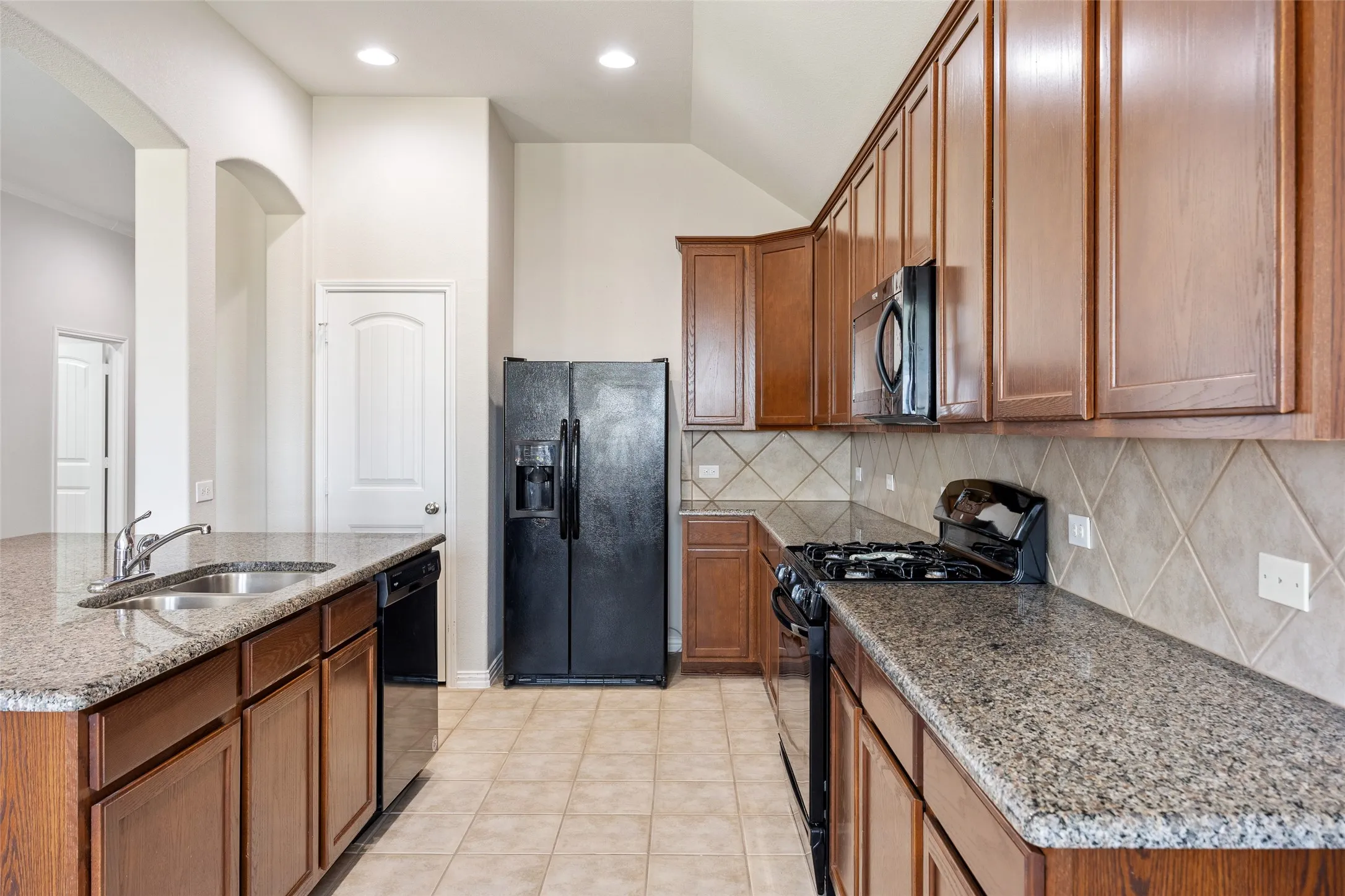 Single Family Residence For Sale in Tarrant County , 1009 Prairie Heights Drive, Fort Worth, Texas 76108, 3 Bedroom, 2 Bathroom, 2 Garage spaces, 1,835 Sqft, built in 2012, mls#21358409, Real Estate Agent in Fort Worth, Homes For Sale in Tarrant county, Homes For Sale in Fort Worth, Realtor in Fort Worth Texas, Real Estate Brokerage Independent Realty Texas, Luminita Cordes Realtor