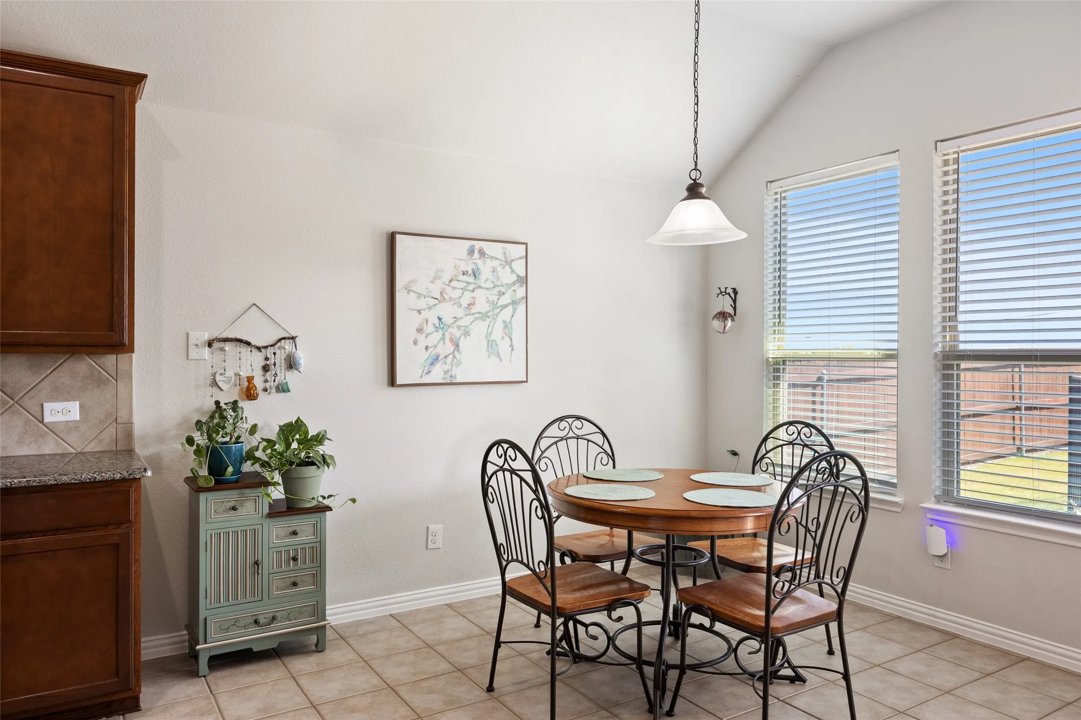 Single Family Residence For Sale in Tarrant County , 1009 Prairie Heights Drive, Fort Worth, Texas 76108, 3 Bedroom, 2 Bathroom, 2 Garage spaces, 1,835 Sqft, built in 2012, mls#21358409, Real Estate Agent in Fort Worth, Homes For Sale in Tarrant county, Homes For Sale in Fort Worth, Realtor in Fort Worth Texas, Real Estate Brokerage Independent Realty Texas, Luminita Cordes Realtor