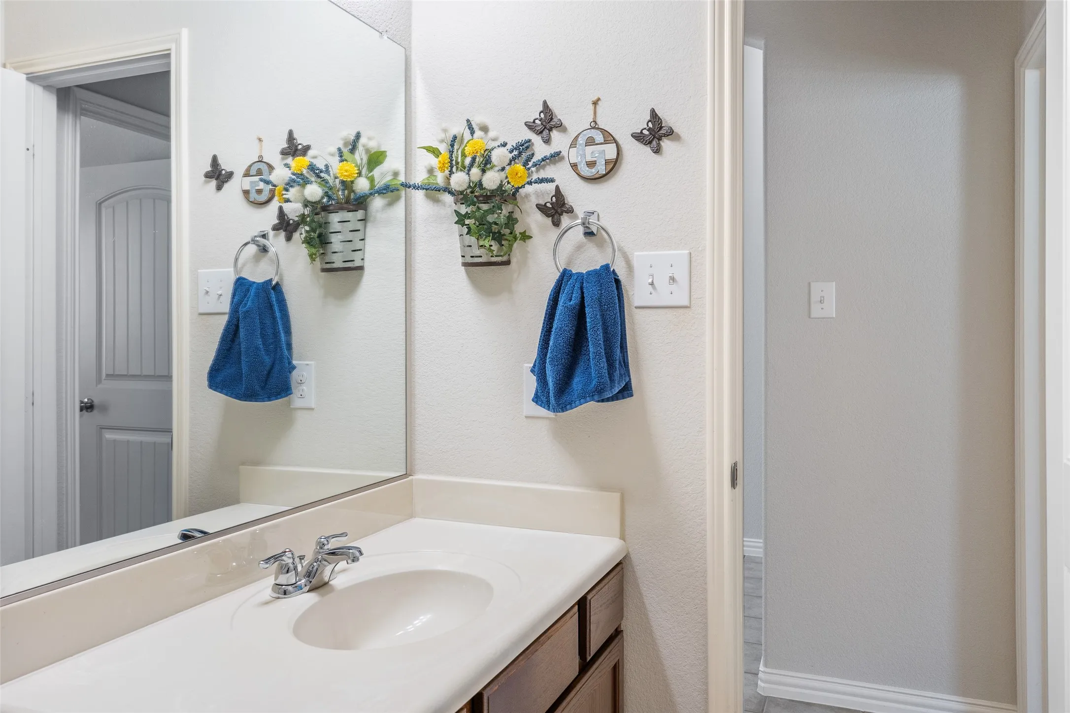 Single Family Residence For Sale in Tarrant County , 1009 Prairie Heights Drive, Fort Worth, Texas 76108, 3 Bedroom, 2 Bathroom, 2 Garage spaces, 1,835 Sqft, built in 2012, mls#21358409, Real Estate Agent in Fort Worth, Homes For Sale in Tarrant county, Homes For Sale in Fort Worth, Realtor in Fort Worth Texas, Real Estate Brokerage Independent Realty Texas, Luminita Cordes Realtor