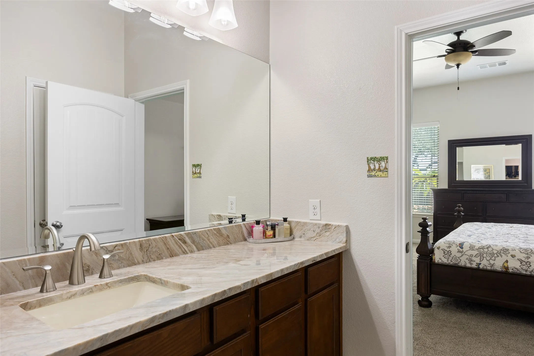 Updated Ensuite with granite countertop