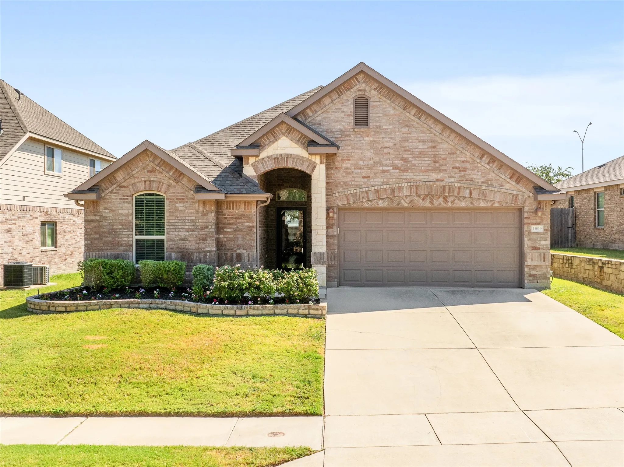 Single Family Residence For Sale in Tarrant County , 1009 Prairie Heights Drive, Fort Worth, Texas 76108, 3 Bedroom, 2 Bathroom, 2 Garage spaces, 1,835 Sqft, built in 2012, mls#21358409, Real Estate Agent in Fort Worth, Homes For Sale in Tarrant county, Homes For Sale in Fort Worth, Realtor in Fort Worth Texas, Real Estate Brokerage Independent Realty Texas, Luminita Cordes Realtor