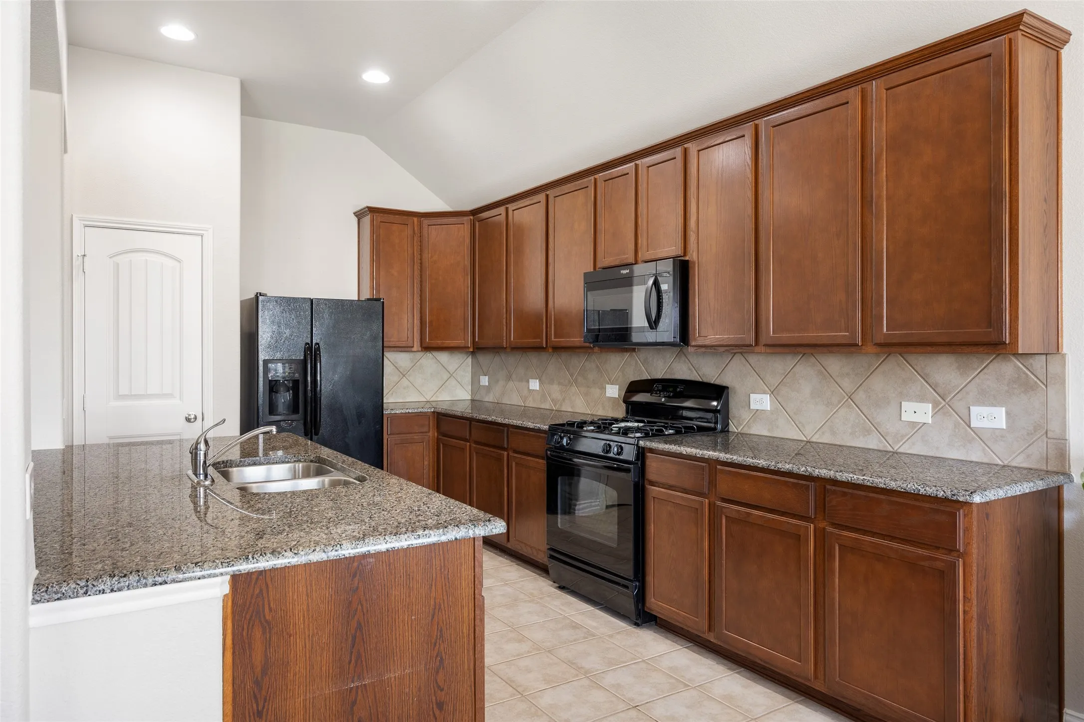 Single Family Residence For Sale in Tarrant County , 1009 Prairie Heights Drive, Fort Worth, Texas 76108, 3 Bedroom, 2 Bathroom, 2 Garage spaces, 1,835 Sqft, built in 2012, mls#21358409, Real Estate Agent in Fort Worth, Homes For Sale in Tarrant county, Homes For Sale in Fort Worth, Realtor in Fort Worth Texas, Real Estate Brokerage Independent Realty Texas, Luminita Cordes Realtor