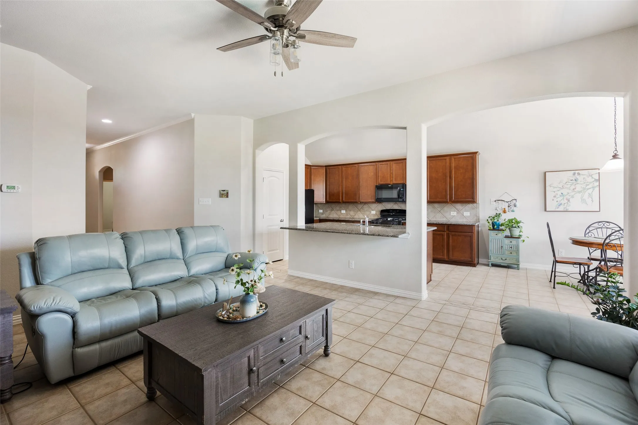 Single Family Residence For Sale in Tarrant County , 1009 Prairie Heights Drive, Fort Worth, Texas 76108, 3 Bedroom, 2 Bathroom, 2 Garage spaces, 1,835 Sqft, built in 2012, mls#21358409, Real Estate Agent in Fort Worth, Homes For Sale in Tarrant county, Homes For Sale in Fort Worth, Realtor in Fort Worth Texas, Real Estate Brokerage Independent Realty Texas, Luminita Cordes Realtor