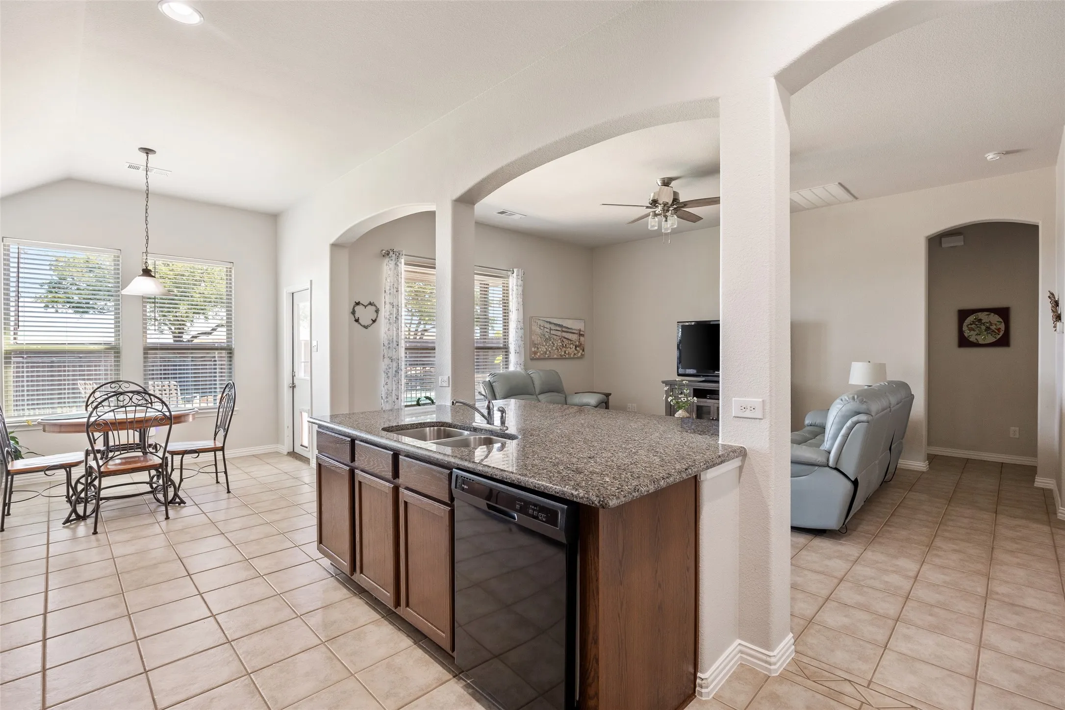 Single Family Residence For Sale in Tarrant County , 1009 Prairie Heights Drive, Fort Worth, Texas 76108, 3 Bedroom, 2 Bathroom, 2 Garage spaces, 1,835 Sqft, built in 2012, mls#21358409, Real Estate Agent in Fort Worth, Homes For Sale in Tarrant county, Homes For Sale in Fort Worth, Realtor in Fort Worth Texas, Real Estate Brokerage Independent Realty Texas, Luminita Cordes Realtor