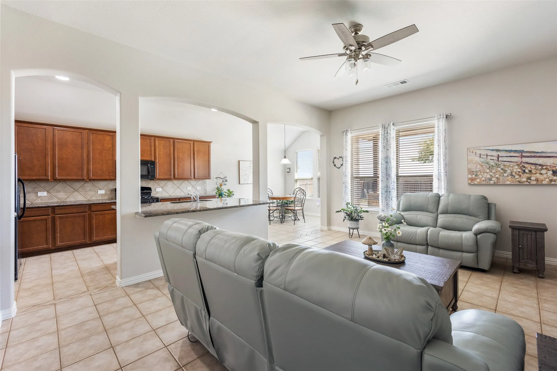 Single Family Residence For Sale in Tarrant County , 1009 Prairie Heights Drive, Fort Worth, Texas 76108, 3 Bedroom, 2 Bathroom, 2 Garage spaces, 1,835 Sqft, built in 2012, mls#21358409, Real Estate Agent in Fort Worth, Homes For Sale in Tarrant county, Homes For Sale in Fort Worth, Realtor in Fort Worth Texas, Real Estate Brokerage Independent Realty Texas, Luminita Cordes Realtor