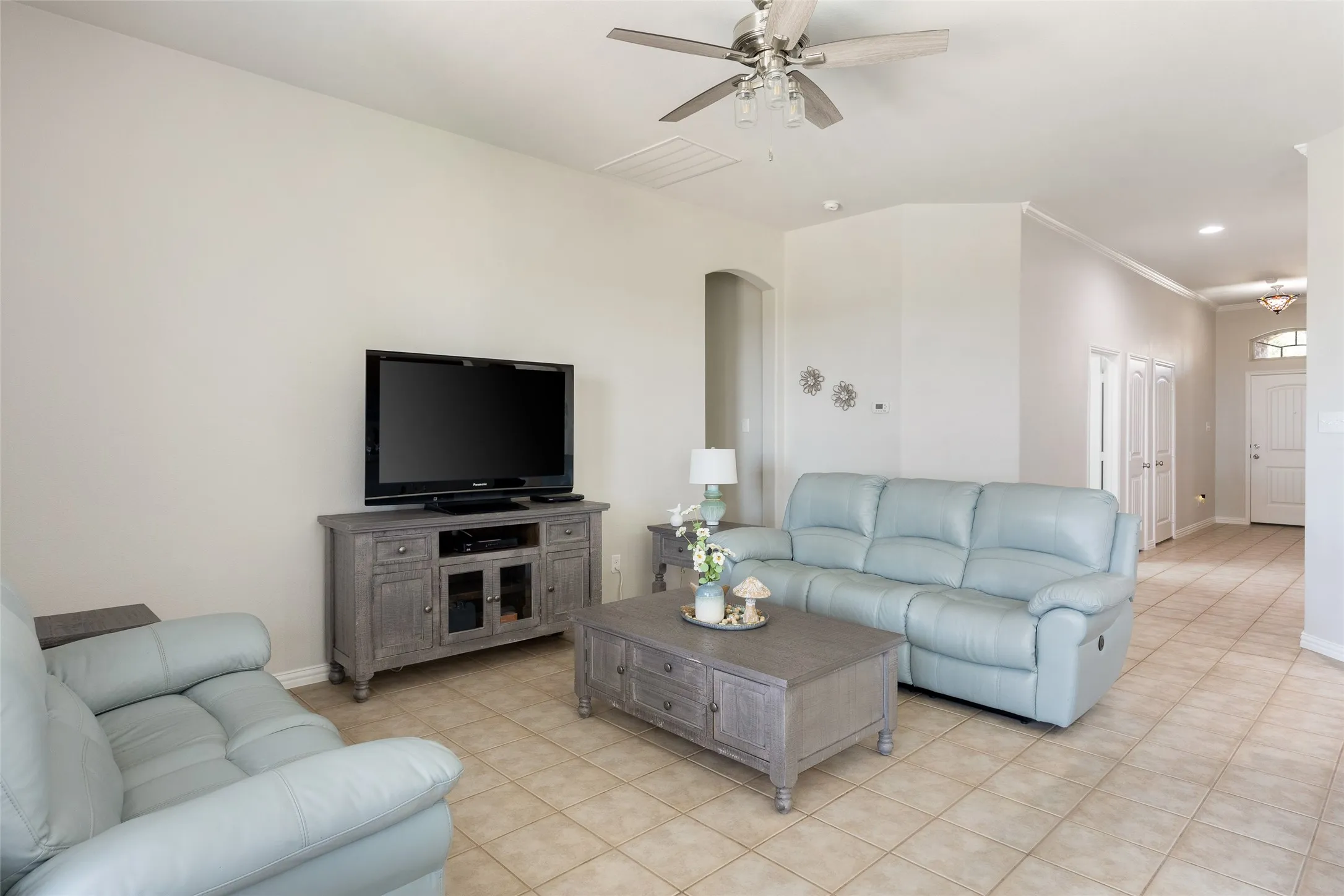 Single Family Residence For Sale in Tarrant County , 1009 Prairie Heights Drive, Fort Worth, Texas 76108, 3 Bedroom, 2 Bathroom, 2 Garage spaces, 1,835 Sqft, built in 2012, mls#21358409, Real Estate Agent in Fort Worth, Homes For Sale in Tarrant county, Homes For Sale in Fort Worth, Realtor in Fort Worth Texas, Real Estate Brokerage Independent Realty Texas, Luminita Cordes Realtor