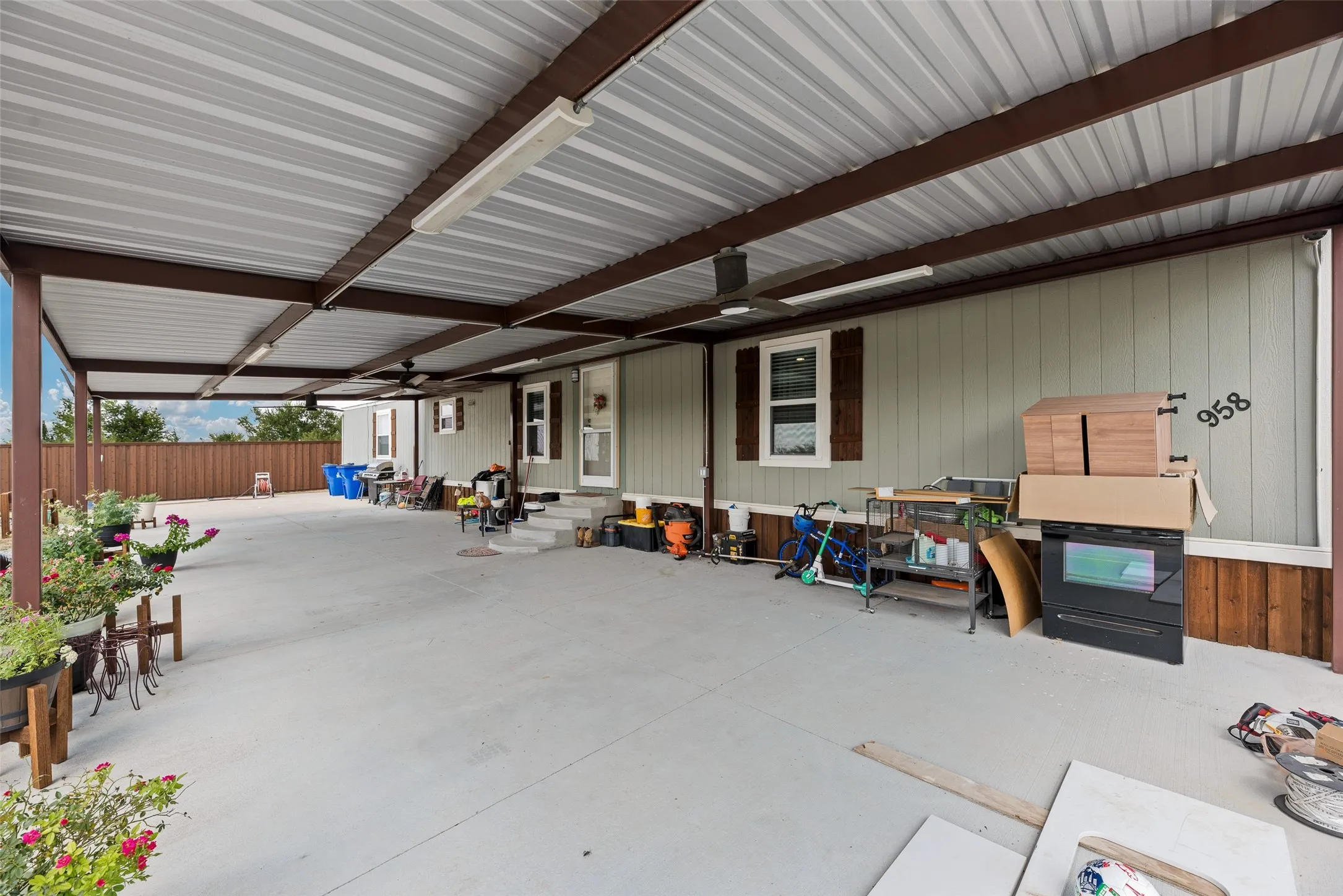 Manufactured Home For Sale in Grayson County , 958 Watkins Road, Sherman, Texas 75090, 3 Bedroom, 2 Bathroom, Garage spaces, 1,201 Sqft, built in 2013, mls#21359497, Real Estate Agent in Sherman, Homes For Sale in Grayson county, Homes For Sale in Sherman, Realtor in Sherman Texas, Real Estate Brokerage Independent Realty Texas, Luminita Cordes Realtor