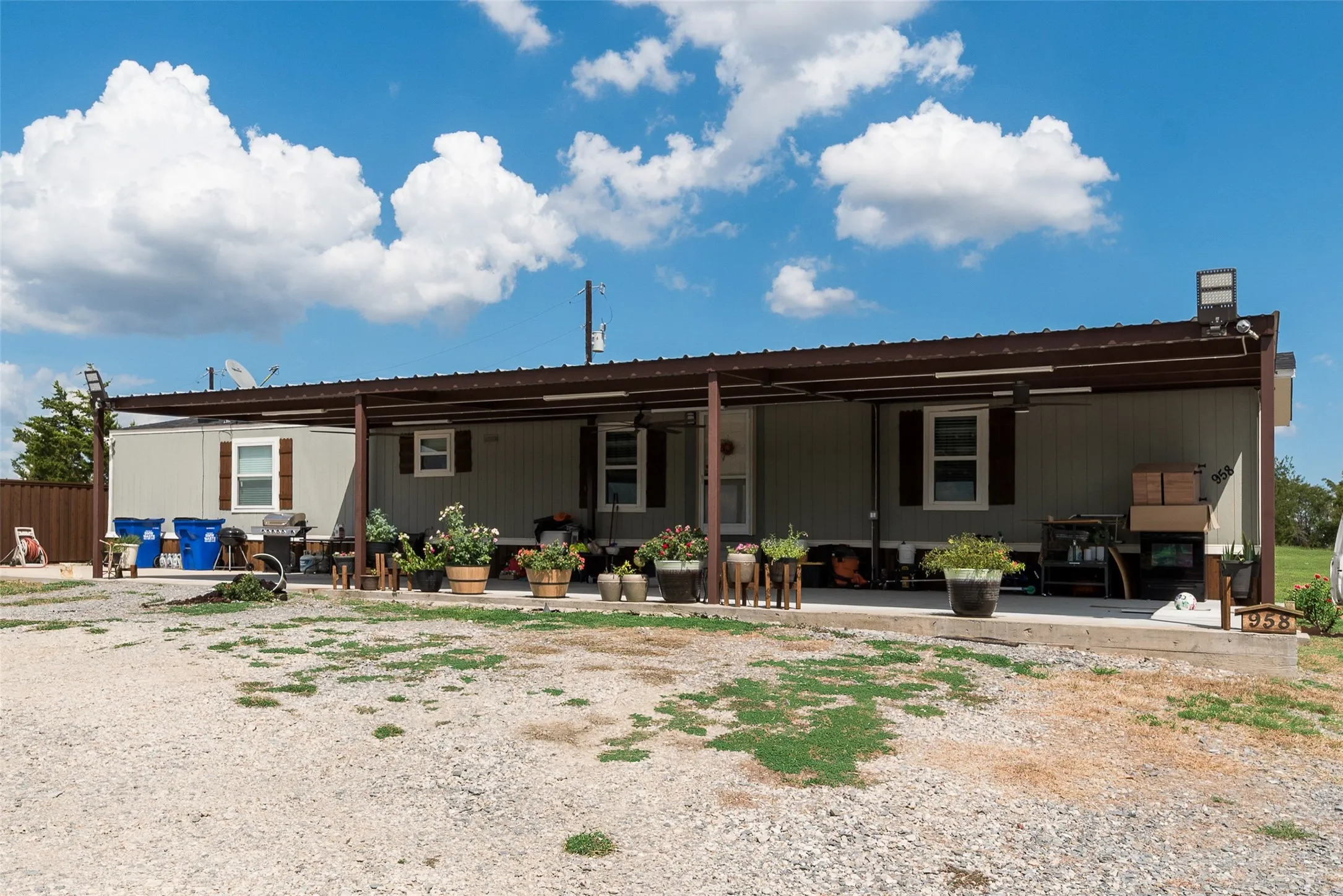 Manufactured Home For Sale in Grayson County , 958 Watkins Road, Sherman, Texas 75090, 3 Bedroom, 2 Bathroom, Garage spaces, 1,201 Sqft, built in 2013, mls#21359497, Real Estate Agent in Sherman, Homes For Sale in Grayson county, Homes For Sale in Sherman, Realtor in Sherman Texas, Real Estate Brokerage Independent Realty Texas, Luminita Cordes Realtor