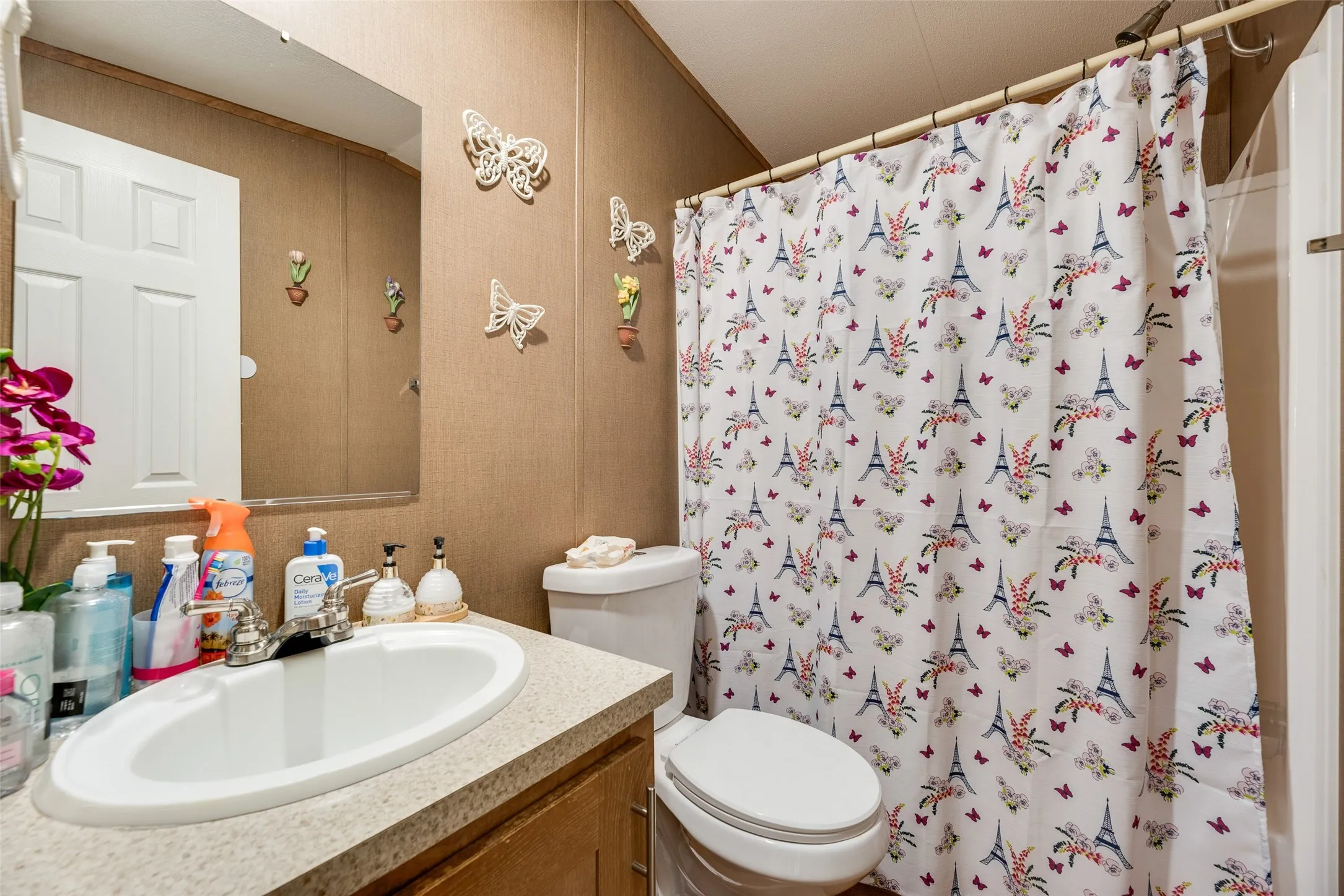 Built-in vanity with an oval basin, a chrome faucet, and a wall-mounted mirror