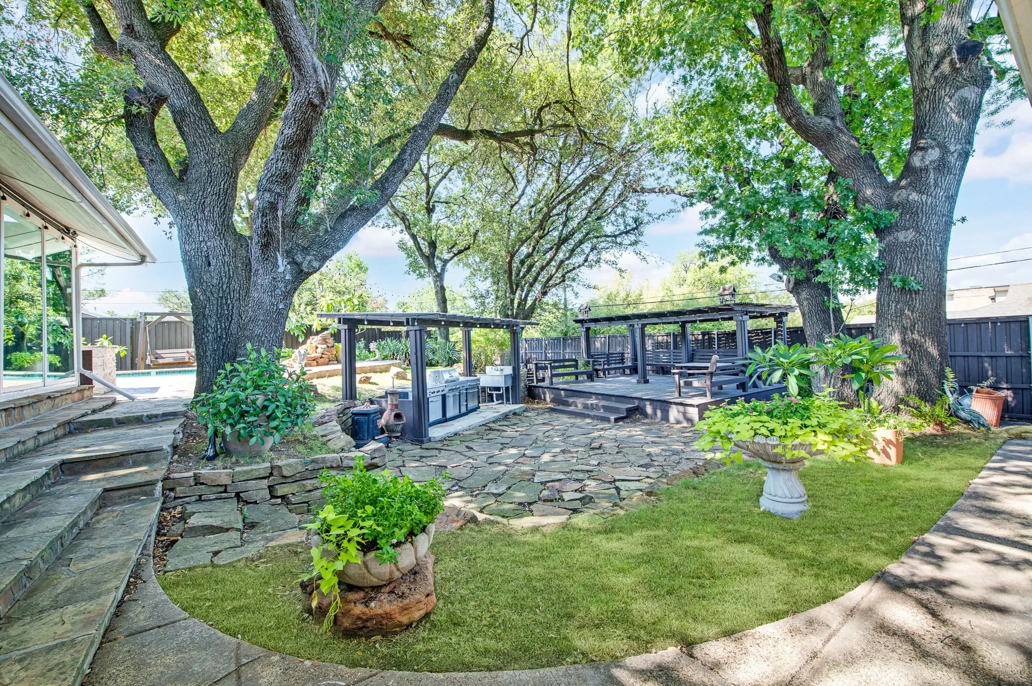 Single Family Residence For Sale in Dallas County , 14087 Brookridge Drive, Dallas, Texas 75240, 5 Bedroom, 4 Bathroom, 2 Garage spaces, 4,600 Sqft, built in 1960, mls#21357249, Real Estate Agent in Dallas, Homes For Sale in Dallas county, Homes For Sale in Dallas, Realtor in Dallas Texas, Real Estate Brokerage Independent Realty Texas, Luminita Cordes Realtor